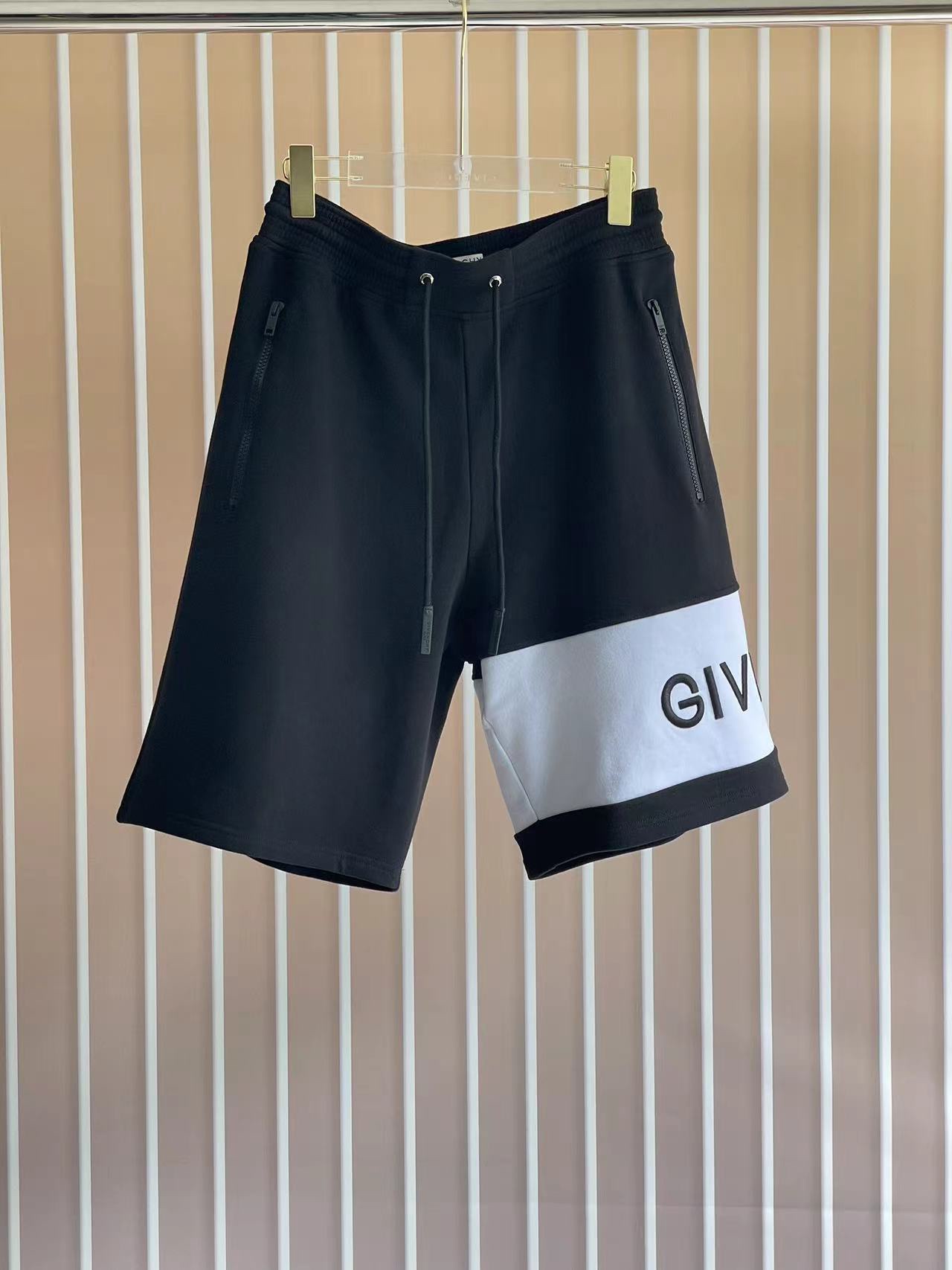 Pantalón corto G V C bordado en talla única