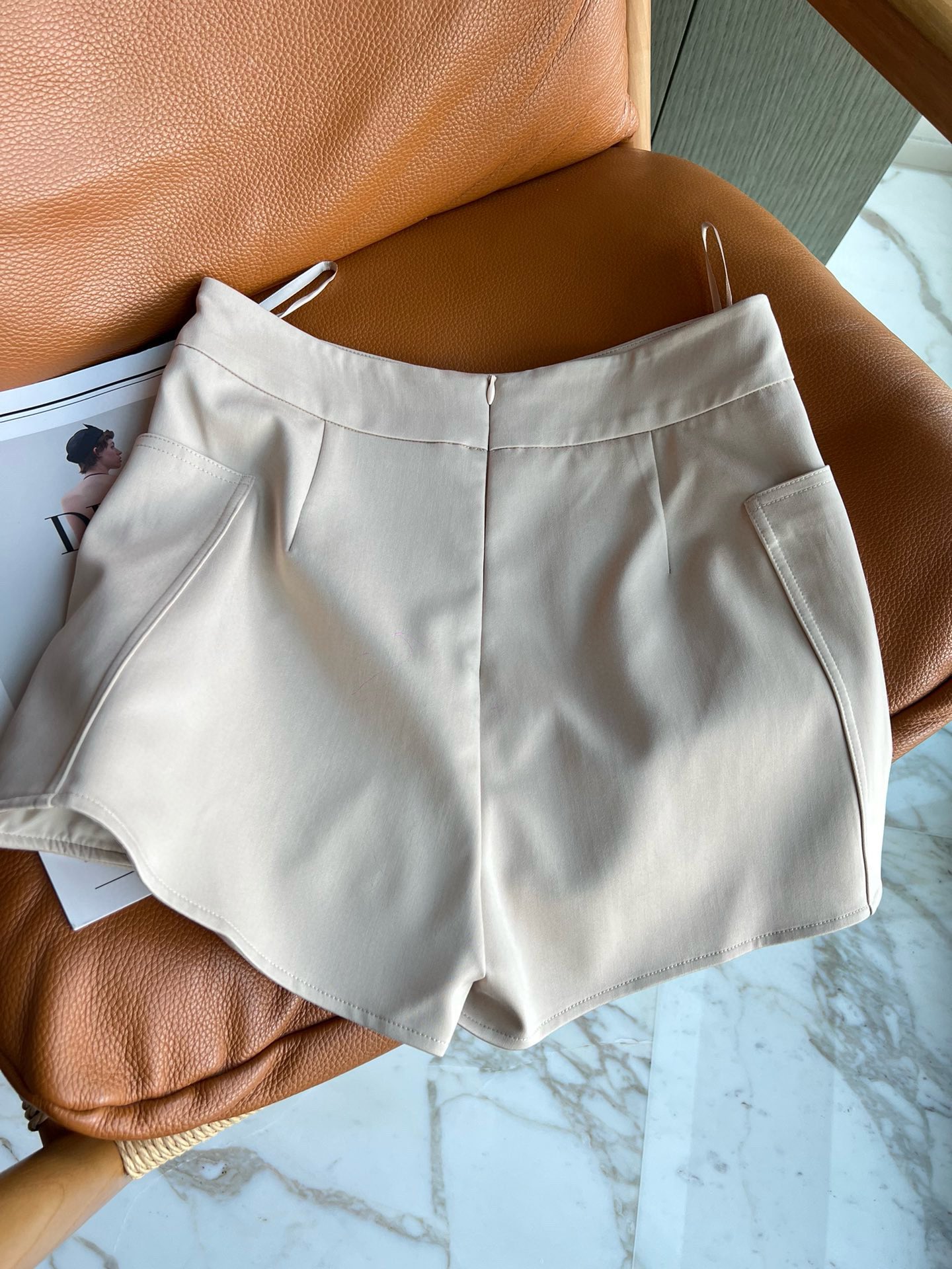 “Max Mara High-Waist Shorts: Silk Wool Blend for Comfort and Style” - 图片 6