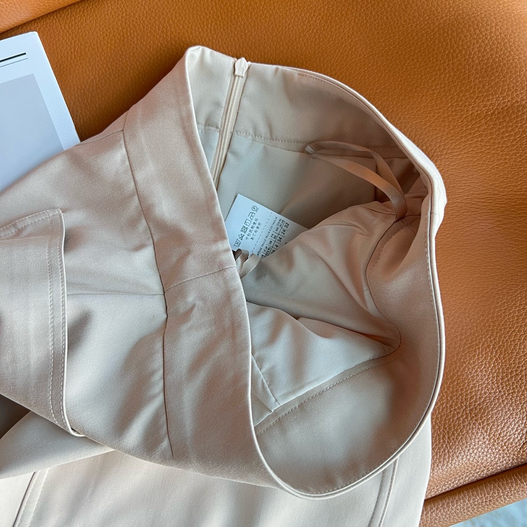 “Max Mara High-Waist Shorts: Silk Wool Blend for Comfort and Style” - 图片 4