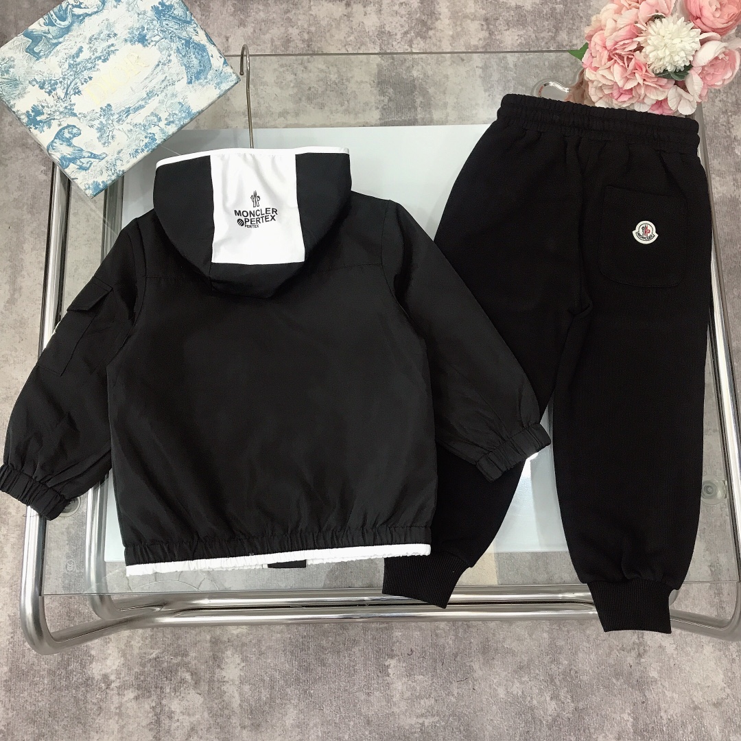 Moncler Tape-Printed Logo Suit with Unique Design and Air Permeability - 图片 9