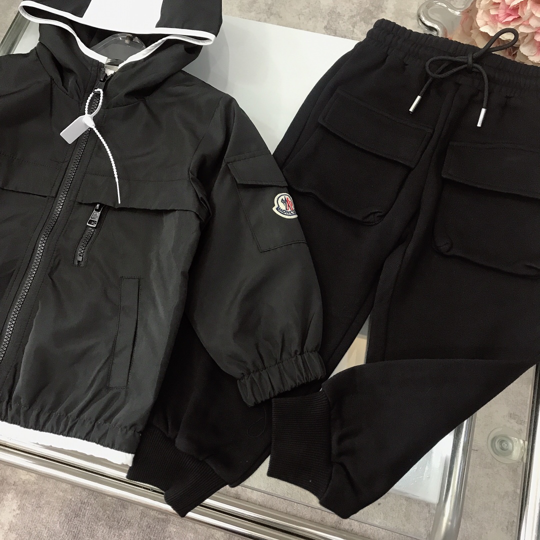 Moncler Tape-Printed Logo Suit with Unique Design and Air Permeability - 图片 7