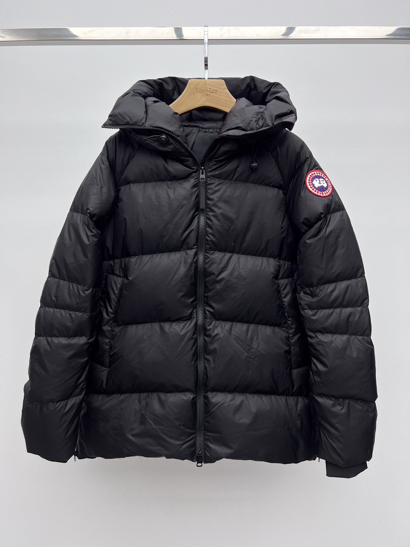 Stylish Cypress Fowl Hooded Jacket with Dust-Proof Bag and Duck Filling - 图片 1