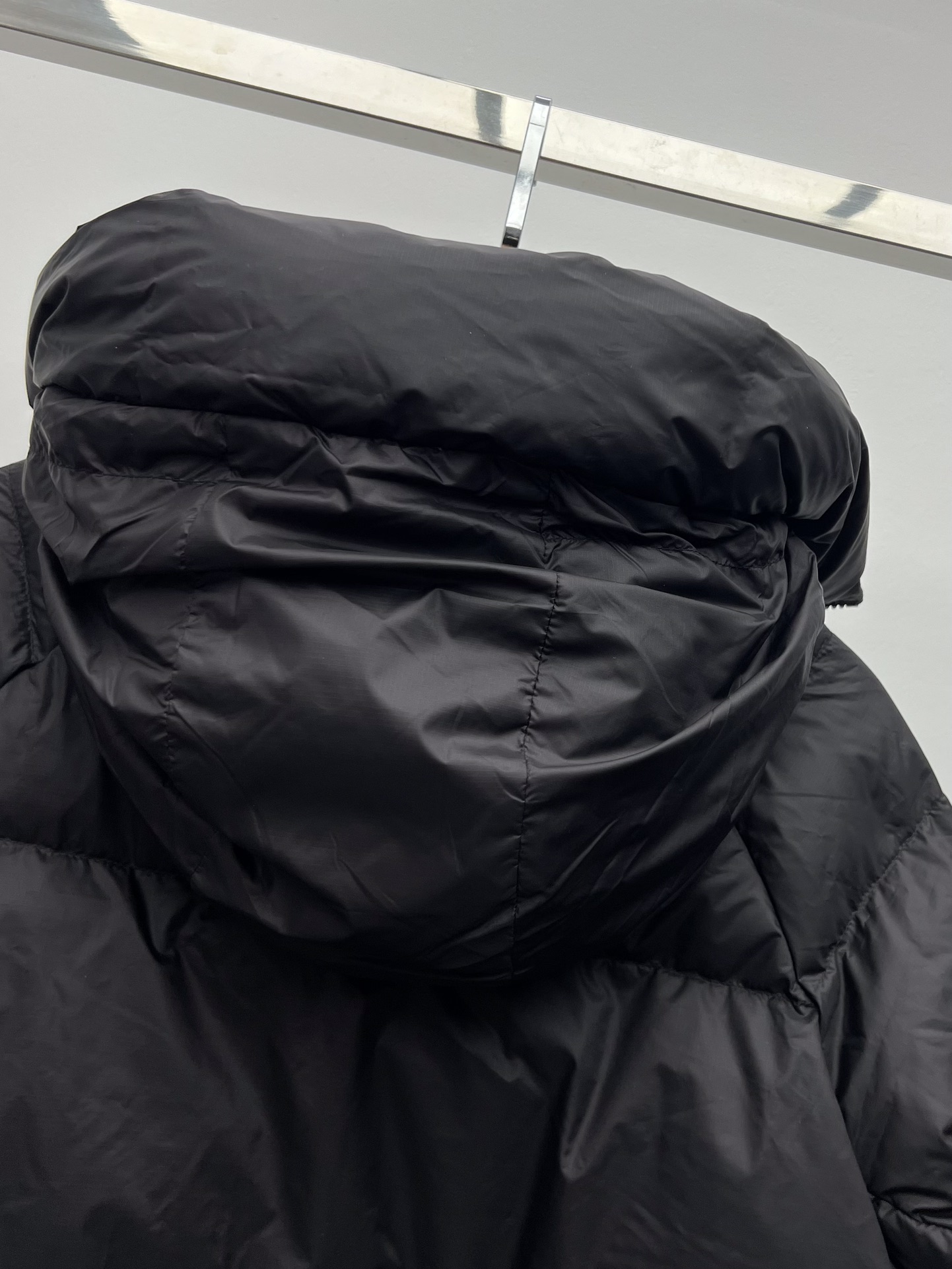 Stylish Cypress Fowl Hooded Jacket with Dust-Proof Bag and Duck Filling - 图片 8