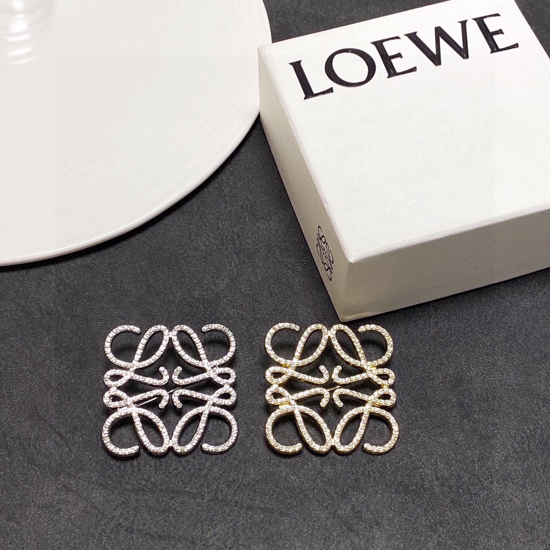 LOEWE’s Silver Needle Money: Simple, Elegant Threads for Suits, Coats, and T-Shirts - 图片 9