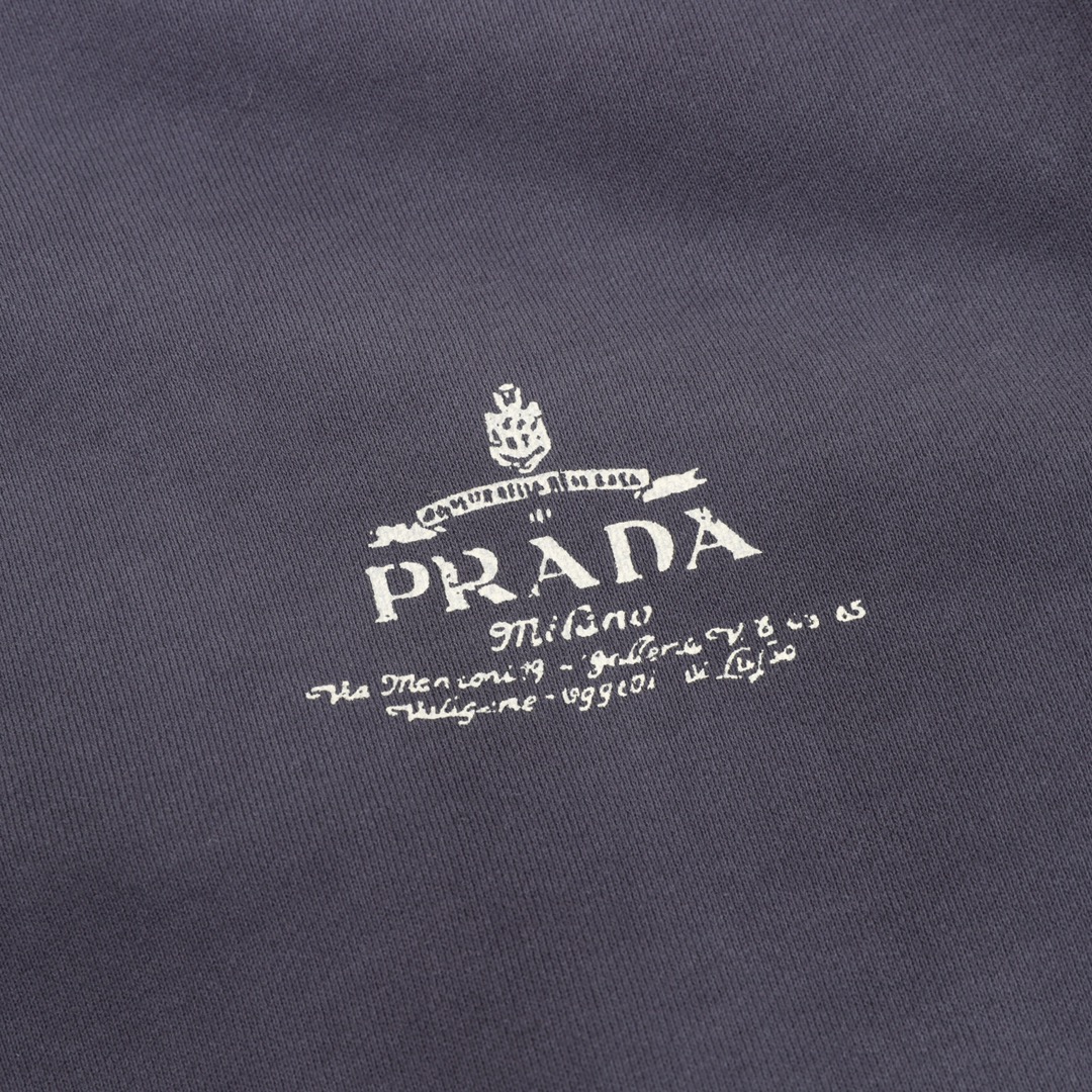 Prada/普拉达 渐变水洗字母刺绣圆领卫衣