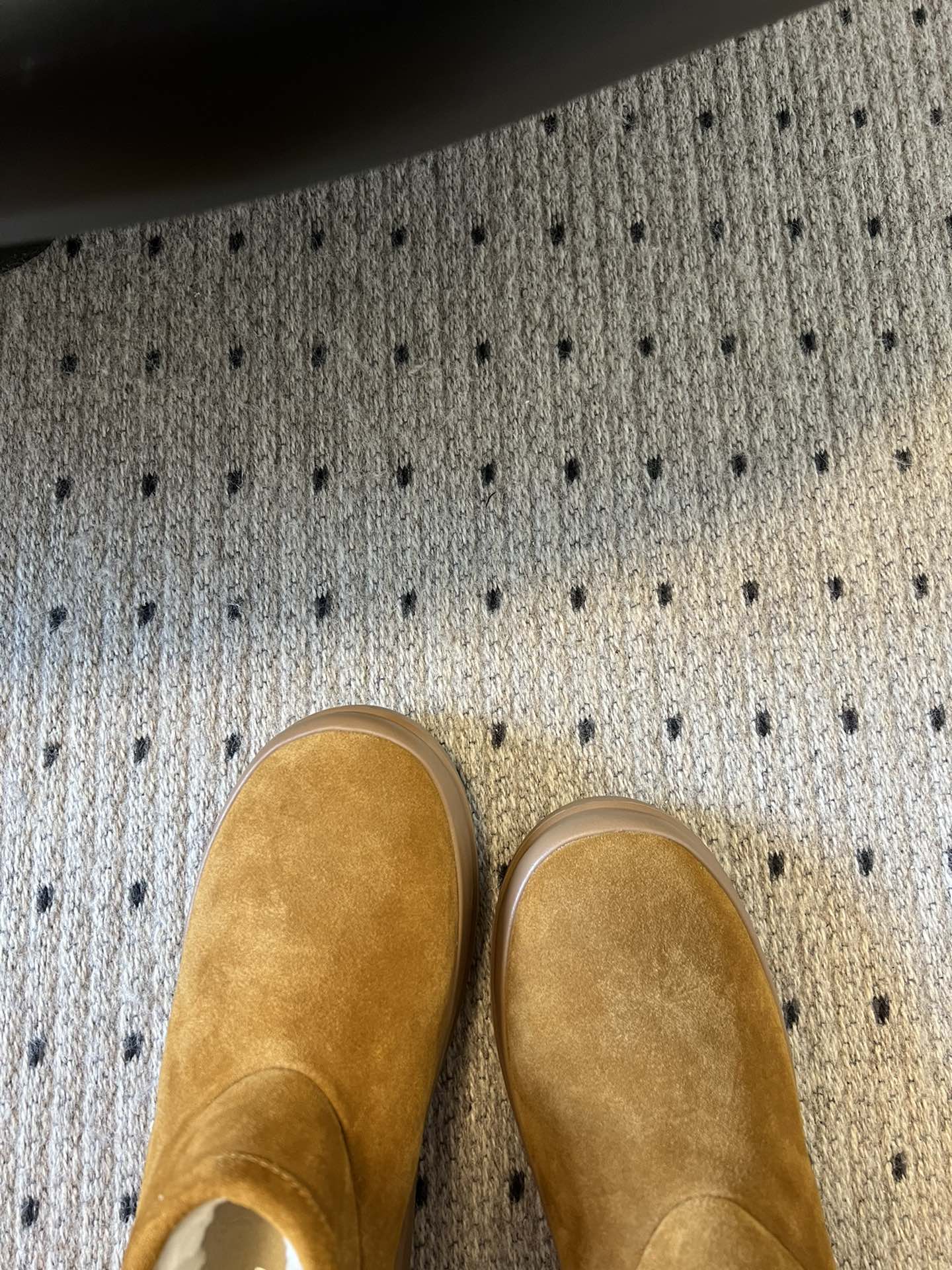 代购级别 MOON BOOT LUNA系列 24秋冬季新款 雪地靴 一双不分左右脚的鞋！超有特点！软软糯