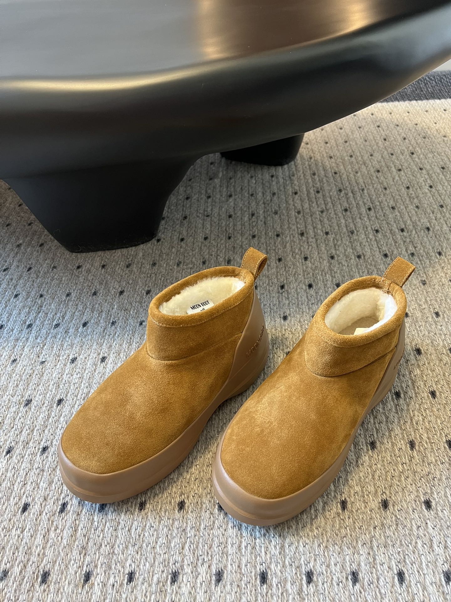 代购级别 MOON BOOT LUNA系列 24秋冬季新款 雪地靴 一双不分左右脚的鞋！超有特点！软软糯