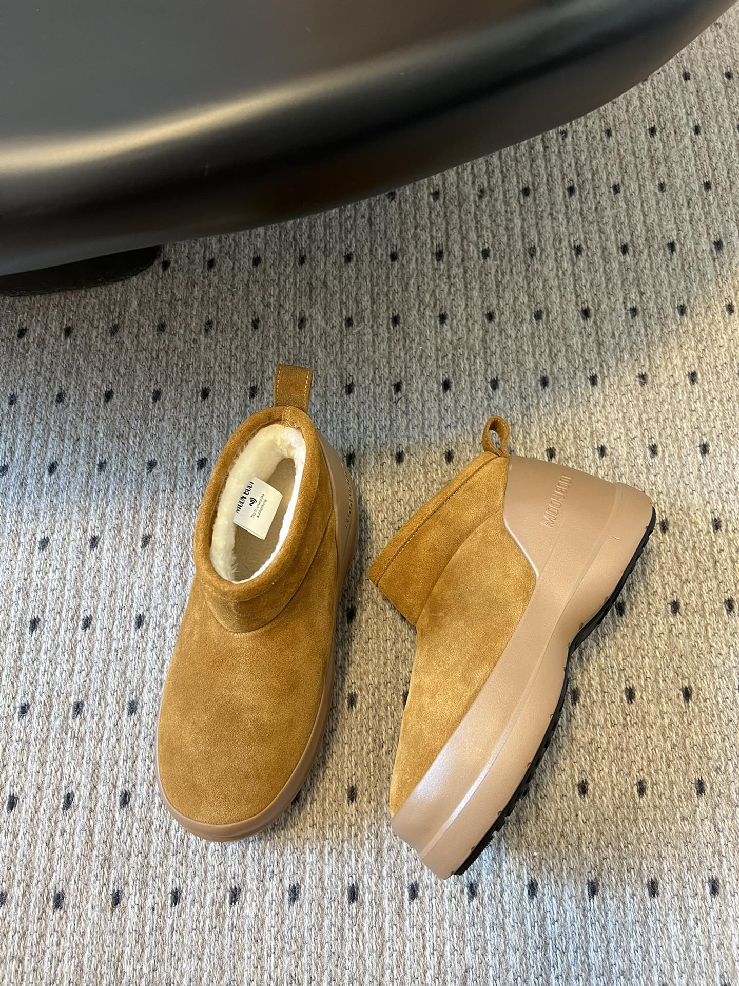 代购级别 MOON BOOT LUNA系列 24秋冬季新款 雪地靴 一双不分左右脚的鞋！超有特点！软软糯