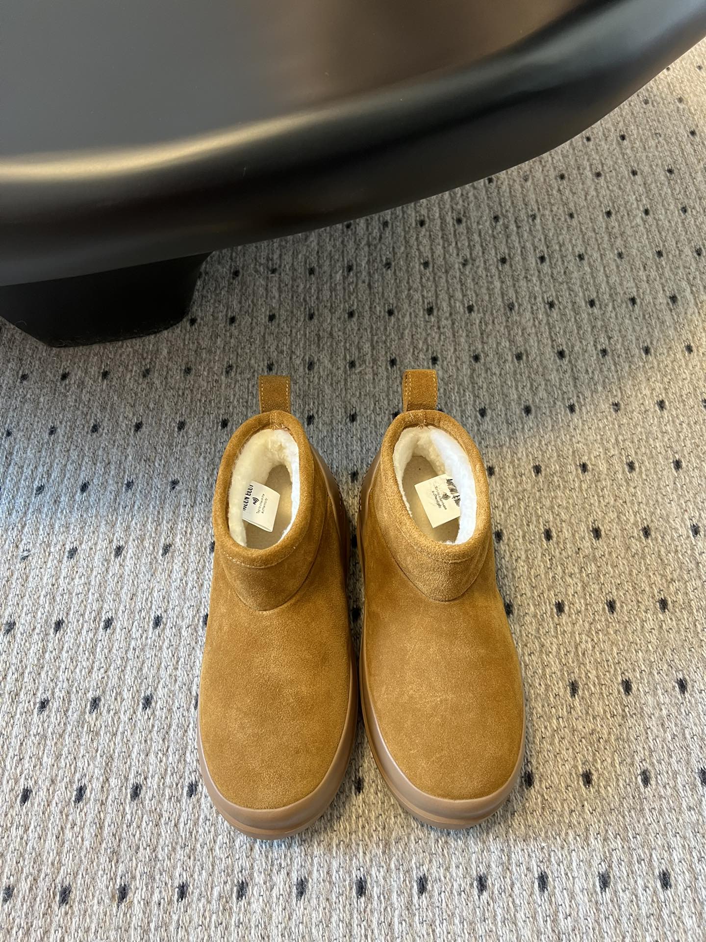 代购级别 MOON BOOT LUNA系列 24秋冬季新款 雪地靴 一双不分左右脚的鞋！超有特点！软软糯