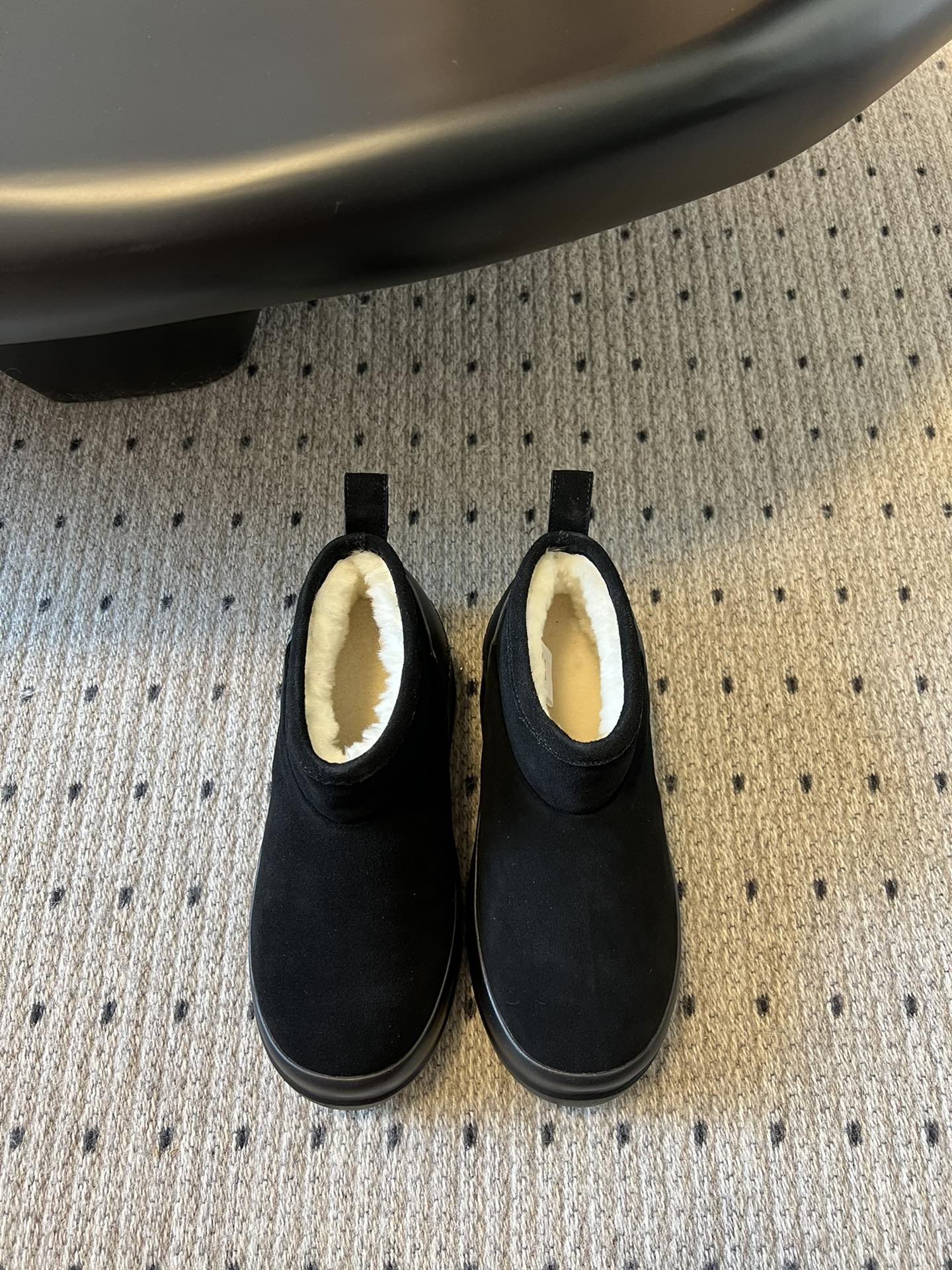 代购级别 MOON BOOT LUNA系列 24秋冬季新款 雪地靴 一双不分左右脚的鞋！超有特点！软软糯