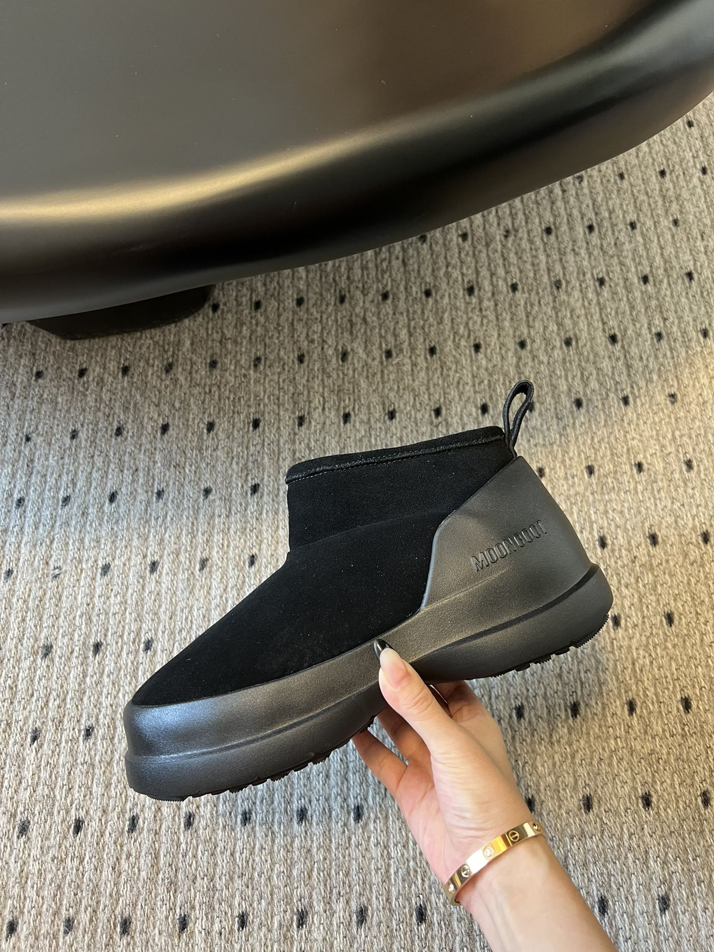 代购级别 MOON BOOT LUNA系列 24秋冬季新款 雪地靴 一双不分左右脚的鞋！超有特点！软软糯