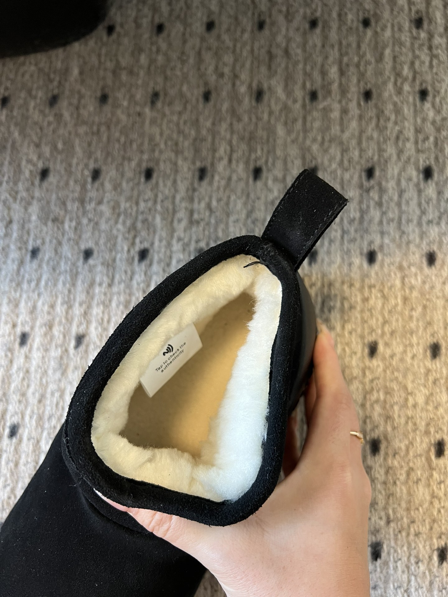 代购级别 MOON BOOT LUNA系列 24秋冬季新款 雪地靴 一双不分左右脚的鞋！超有特点！软软糯