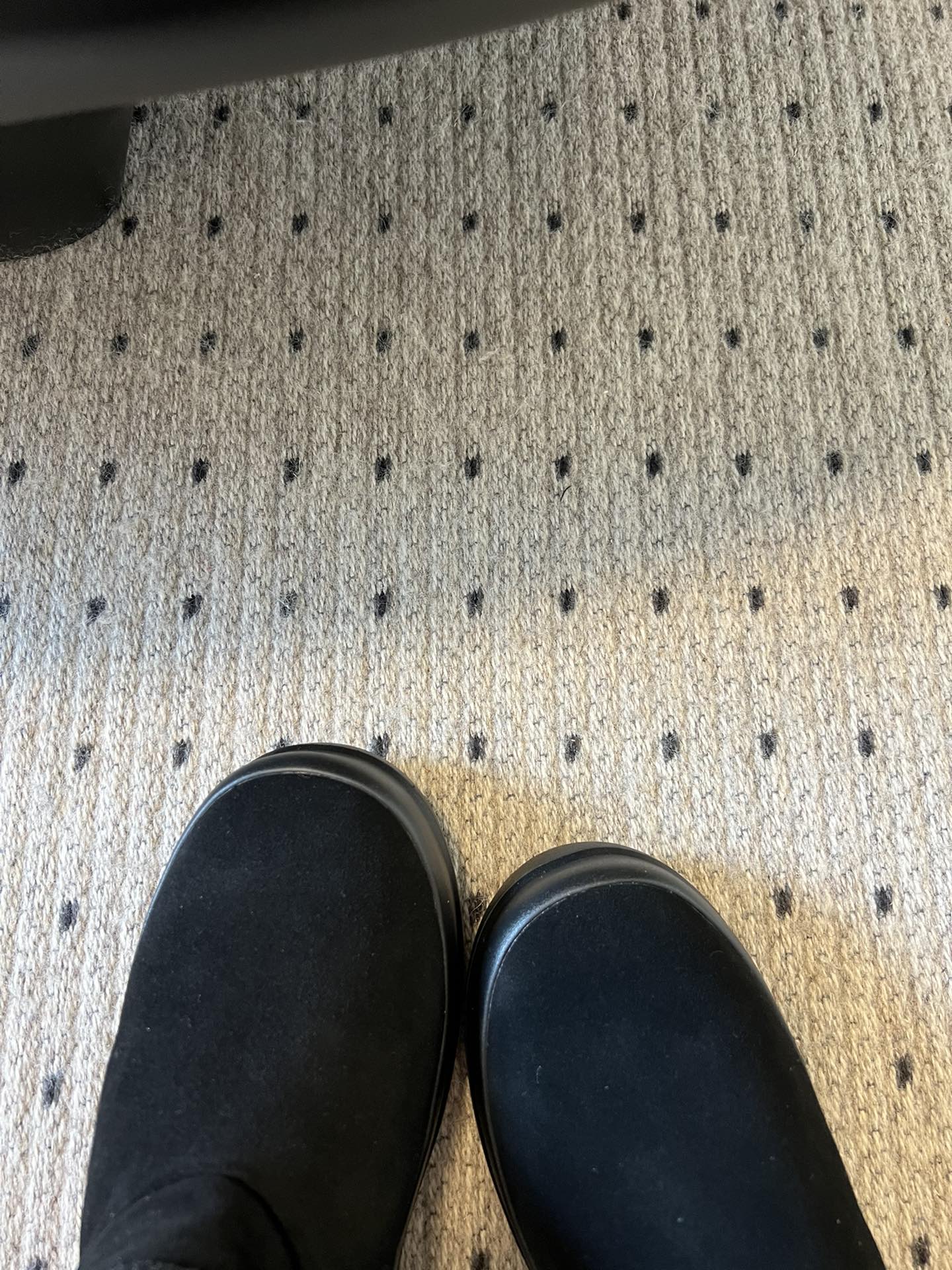 代购级别 MOON BOOT LUNA系列 24秋冬季新款 雪地靴 一双不分左右脚的鞋！超有特点！软软糯