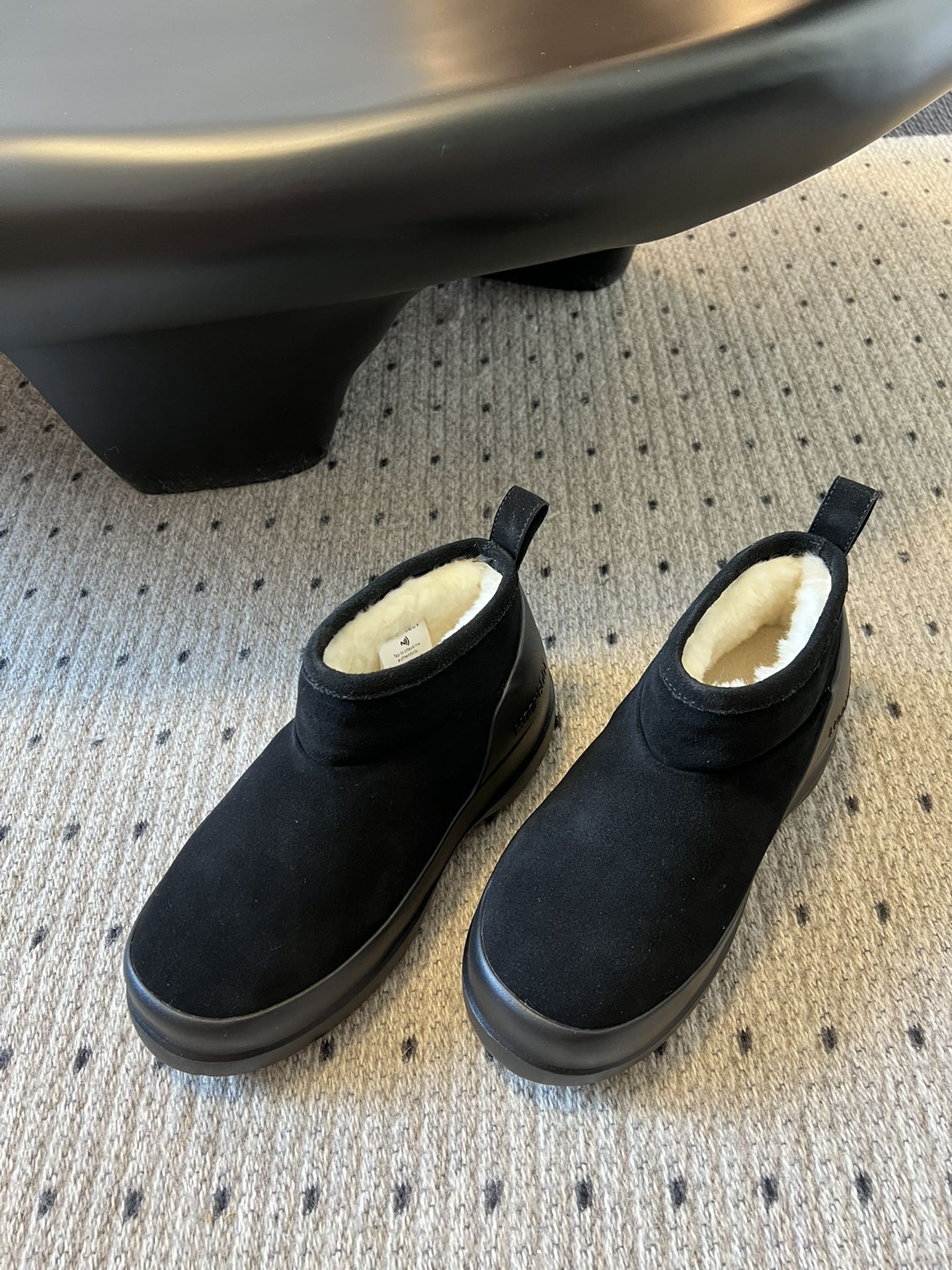 代购级别 MOON BOOT LUNA系列 24秋冬季新款 雪地靴 一双不分左右脚的鞋！超有特点！软软糯