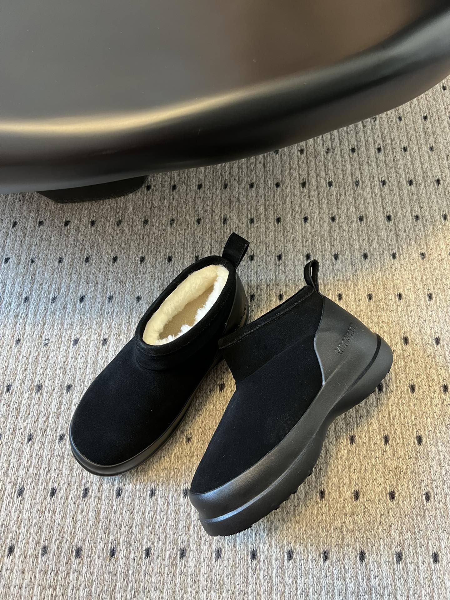 代购级别 MOON BOOT LUNA系列 24秋冬季新款 雪地靴 一双不分左右脚的鞋！超有特点！软软糯