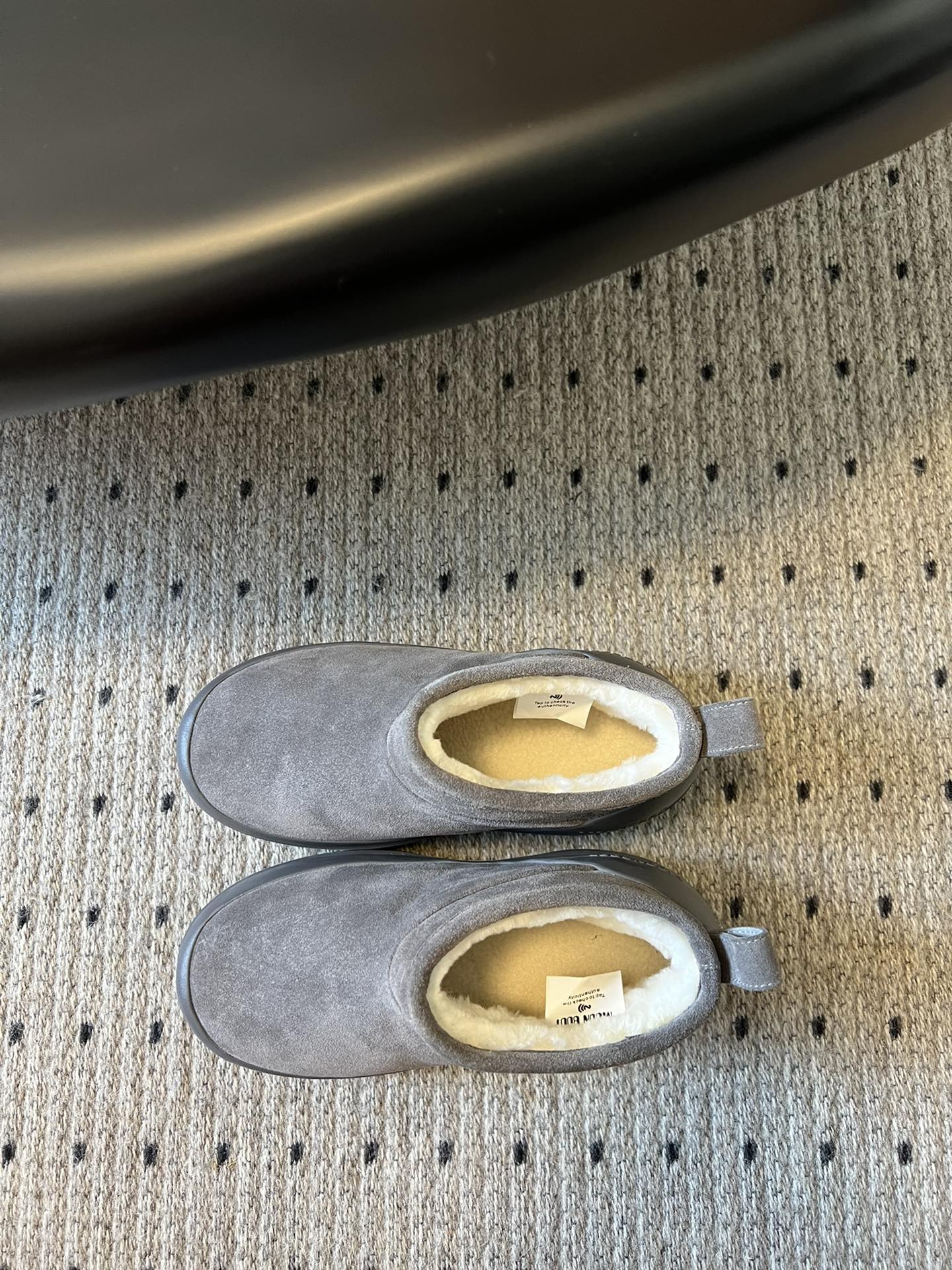 代购级别 MOON BOOT LUNA系列 24秋冬季新款 雪地靴 一双不分左右脚的鞋！超有特点！软软糯