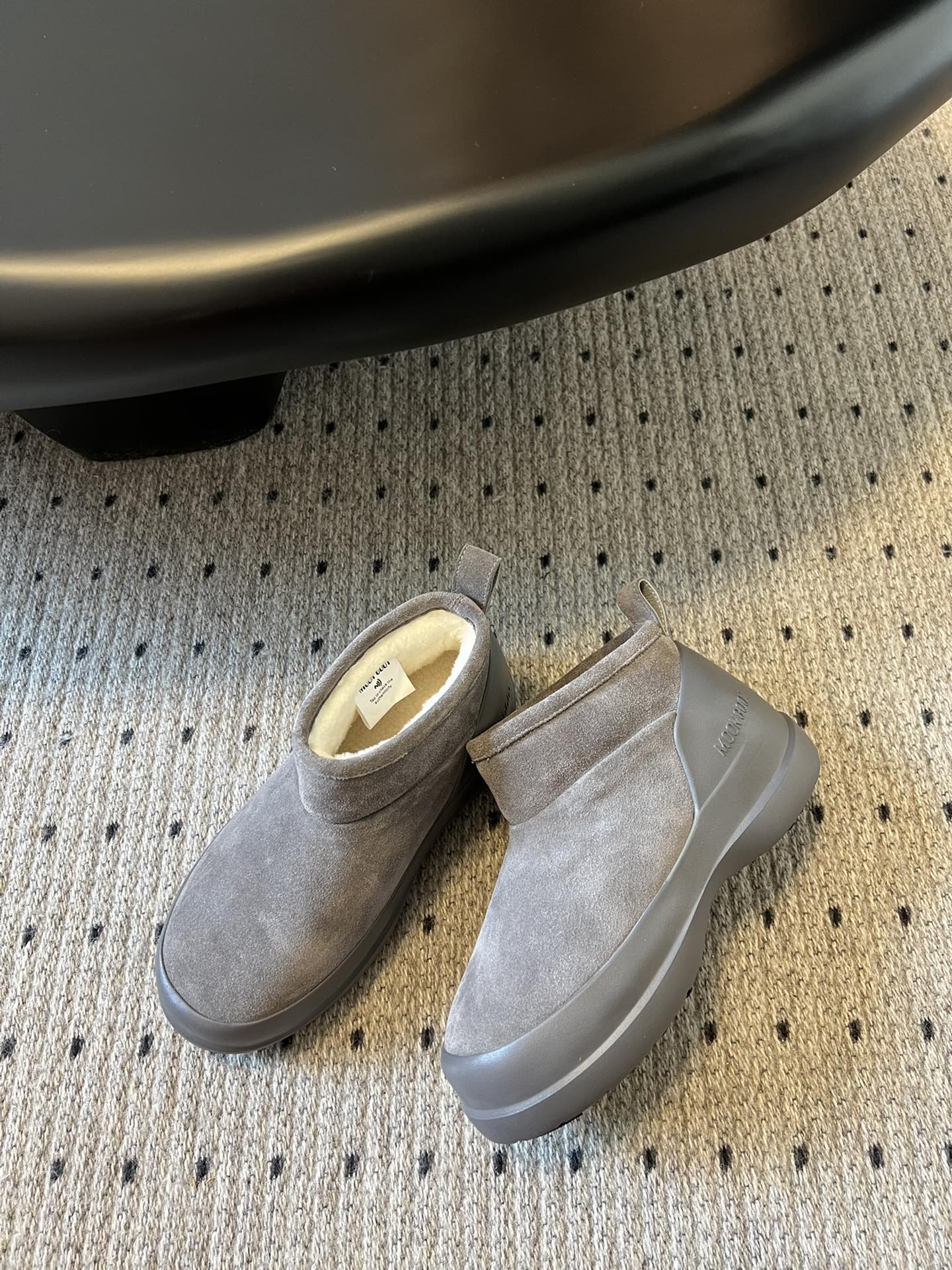 代购级别 MOON BOOT LUNA系列 24秋冬季新款 雪地靴 一双不分左右脚的鞋！超有特点！软软糯