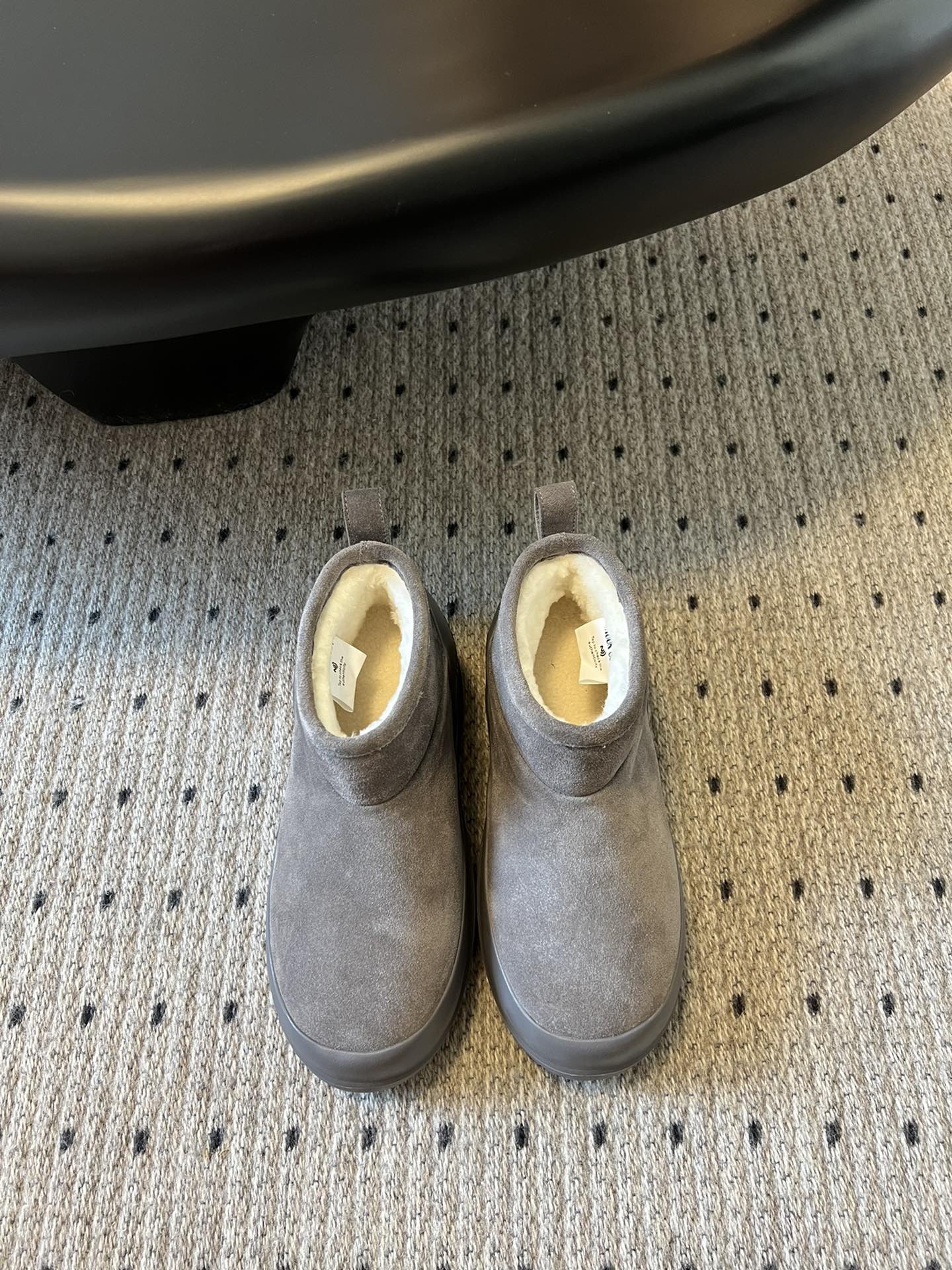 代购级别 MOON BOOT LUNA系列 24秋冬季新款 雪地靴 一双不分左右脚的鞋！超有特点！软软糯