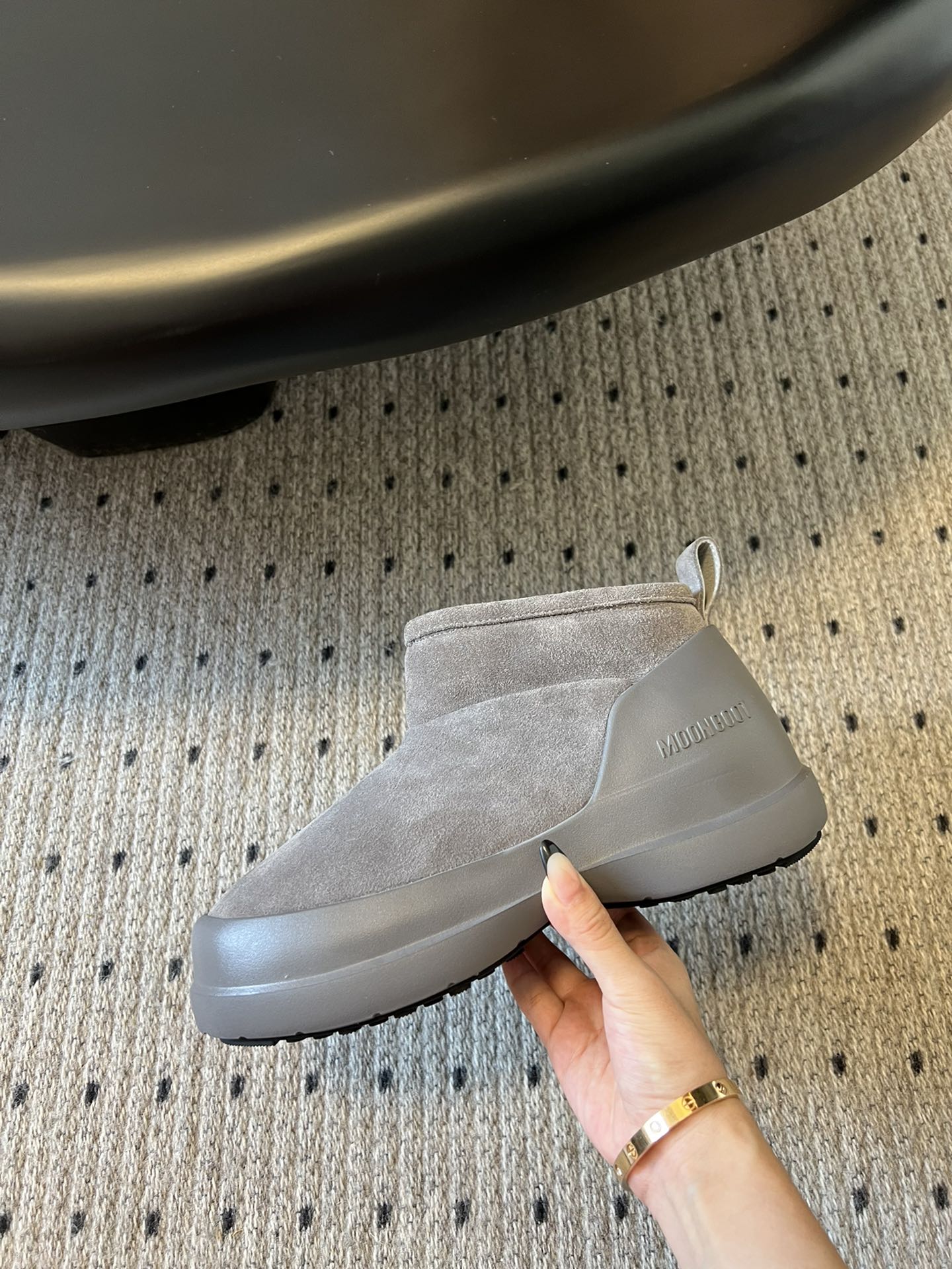 代购级别 MOON BOOT LUNA系列 24秋冬季新款 雪地靴 一双不分左右脚的鞋！超有特点！软软糯