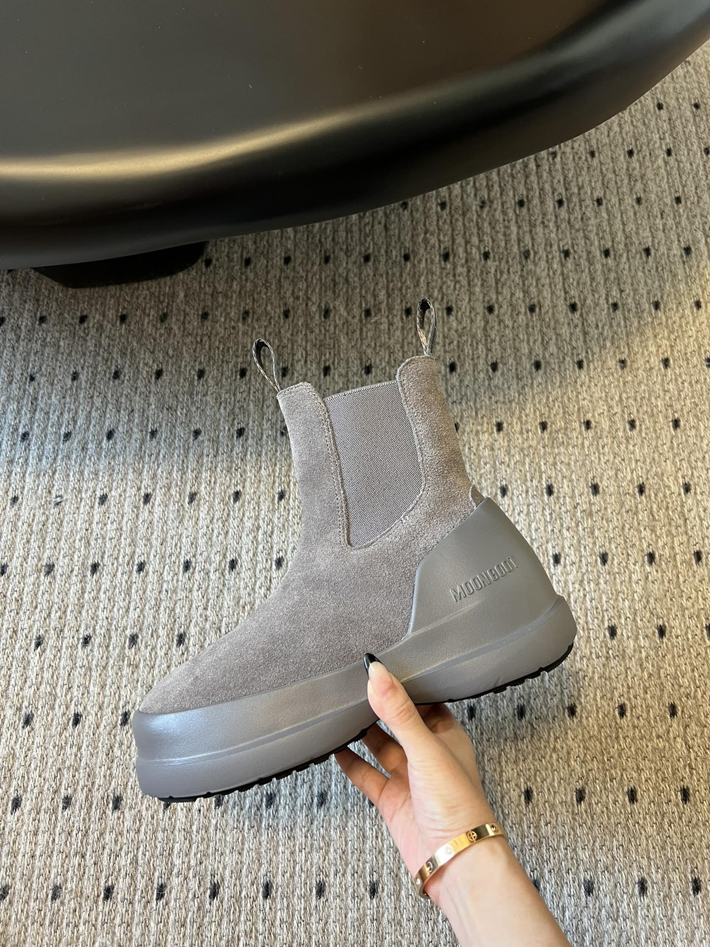 代购级别 MOON BOOT LUNA系列 24秋冬季新款 雪地靴 一双不分左右脚的鞋！超有特点！软软糯