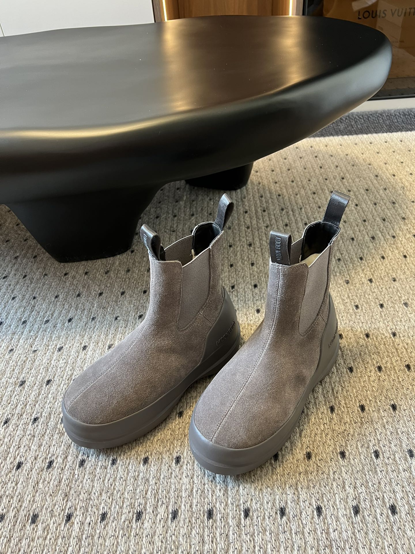 代购级别 MOON BOOT LUNA系列 24秋冬季新款 雪地靴 一双不分左右脚的鞋！超有特点！软软糯