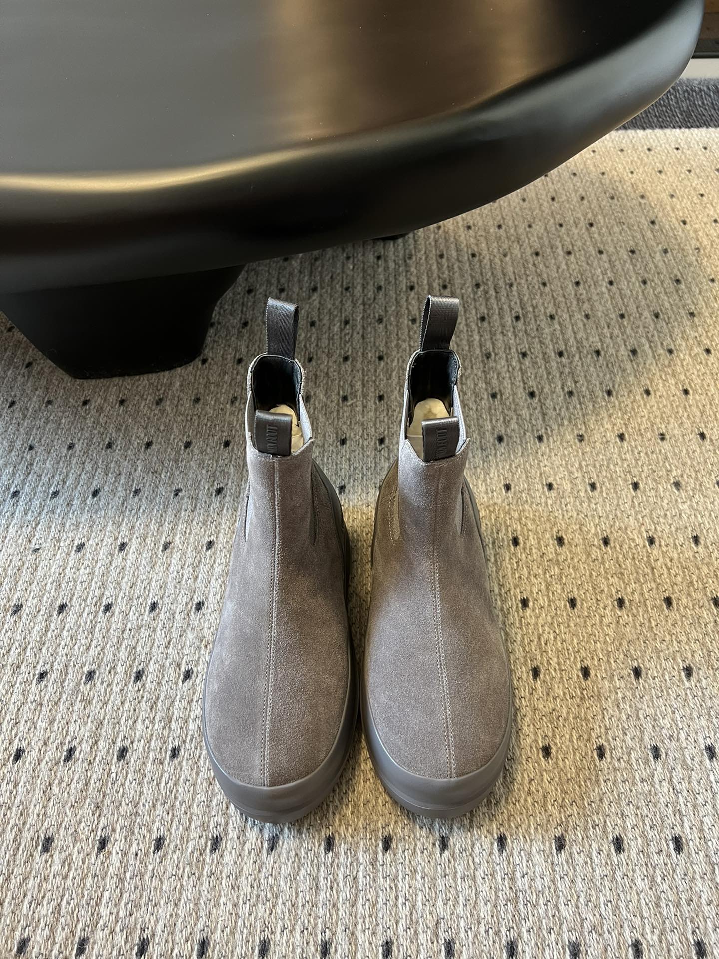 代购级别 MOON BOOT LUNA系列 24秋冬季新款 雪地靴 一双不分左右脚的鞋！超有特点！软软糯