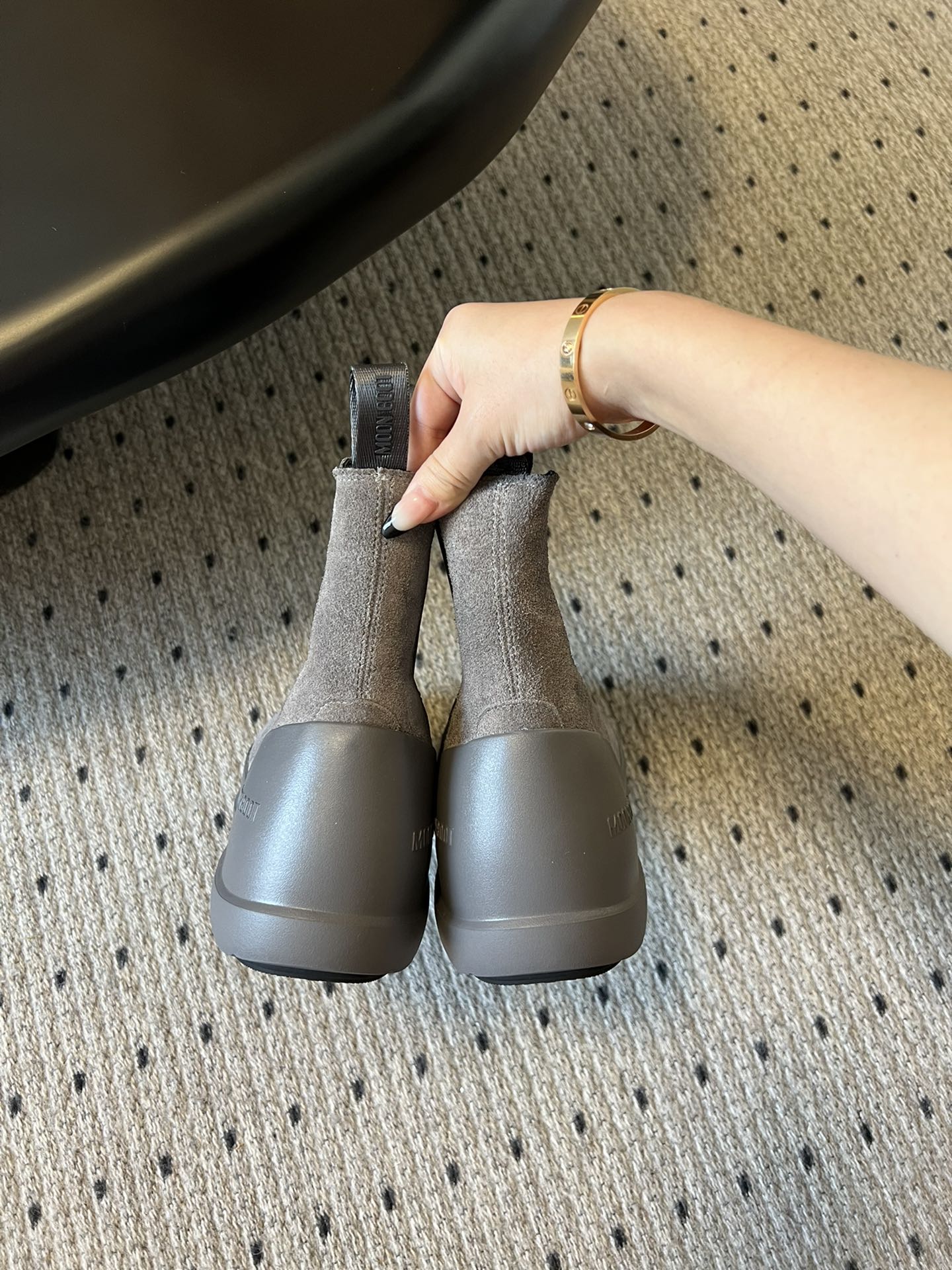 代购级别 MOON BOOT LUNA系列 24秋冬季新款 雪地靴 一双不分左右脚的鞋！超有特点！软软糯