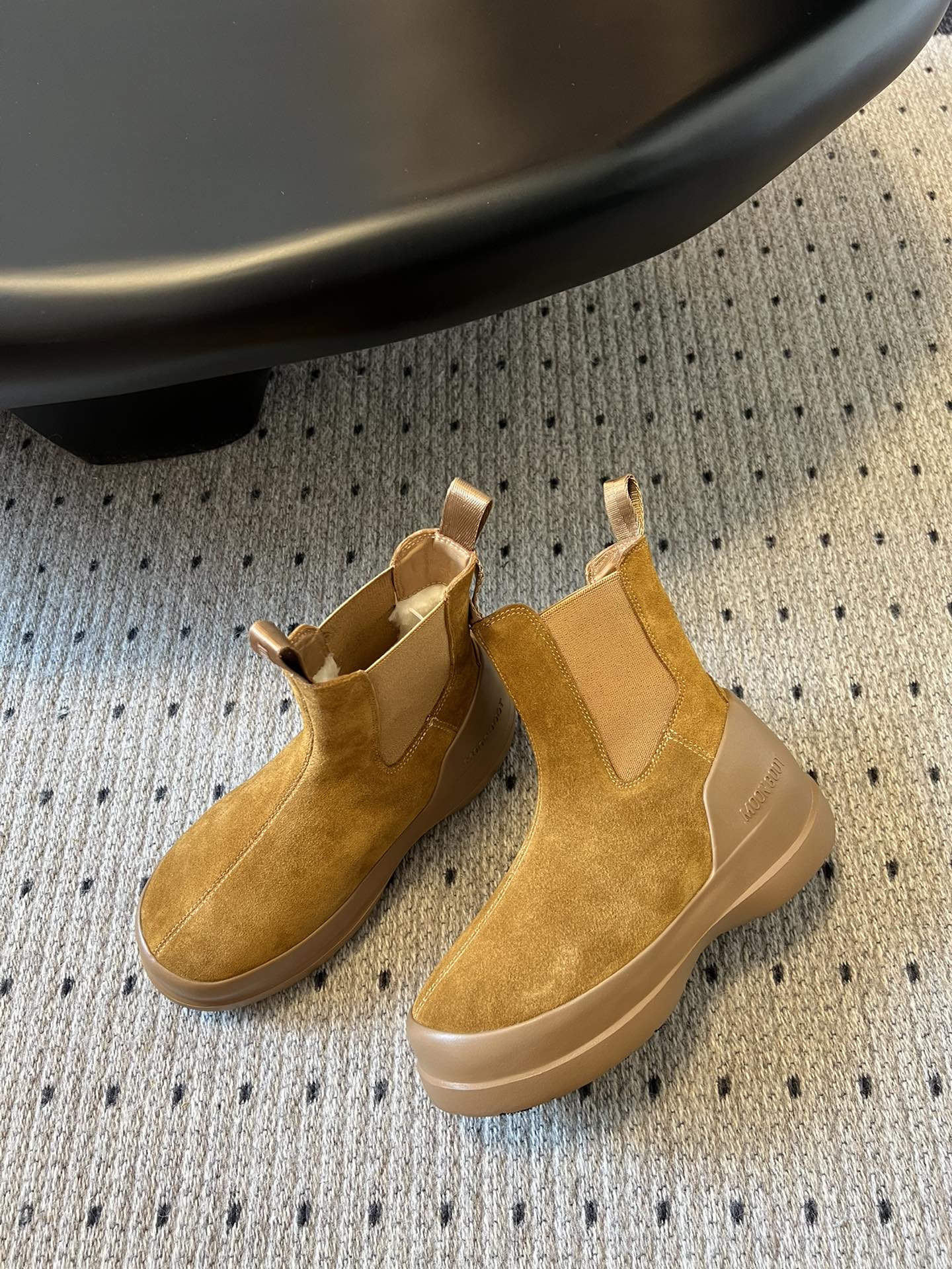 代购级别 MOON BOOT LUNA系列 24秋冬季新款 雪地靴 一双不分左右脚的鞋！超有特点！软软糯