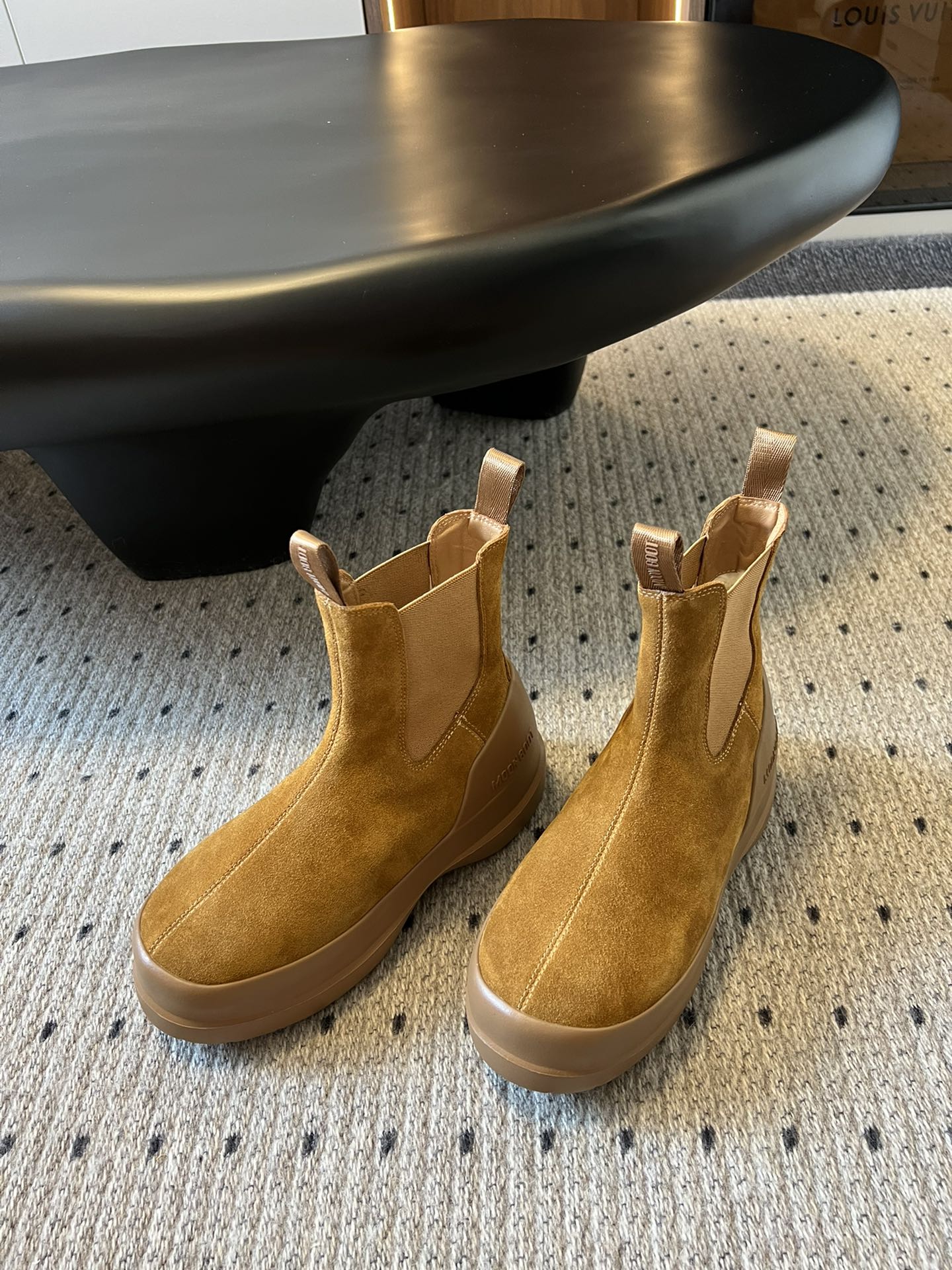 代购级别 MOON BOOT LUNA系列 24秋冬季新款 雪地靴 一双不分左右脚的鞋！超有特点！软软糯