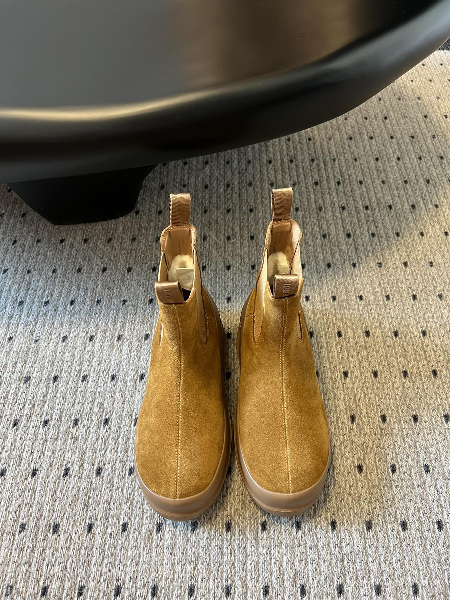 代购级别 MOON BOOT LUNA系列 24秋冬季新款 雪地靴 一双不分左右脚的鞋！超有特点！软软糯