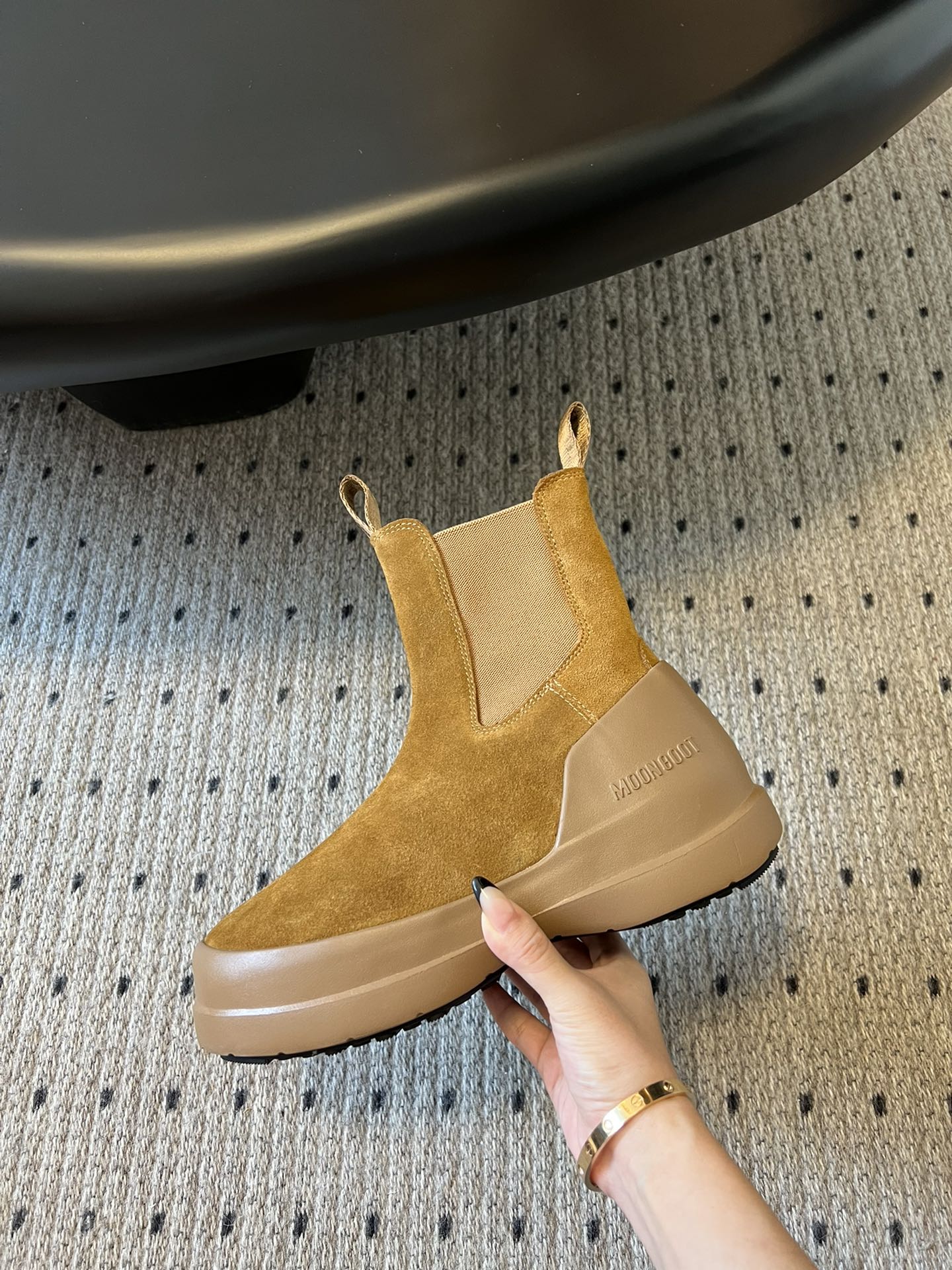 代购级别 MOON BOOT LUNA系列 24秋冬季新款 雪地靴 一双不分左右脚的鞋！超有特点！软软糯