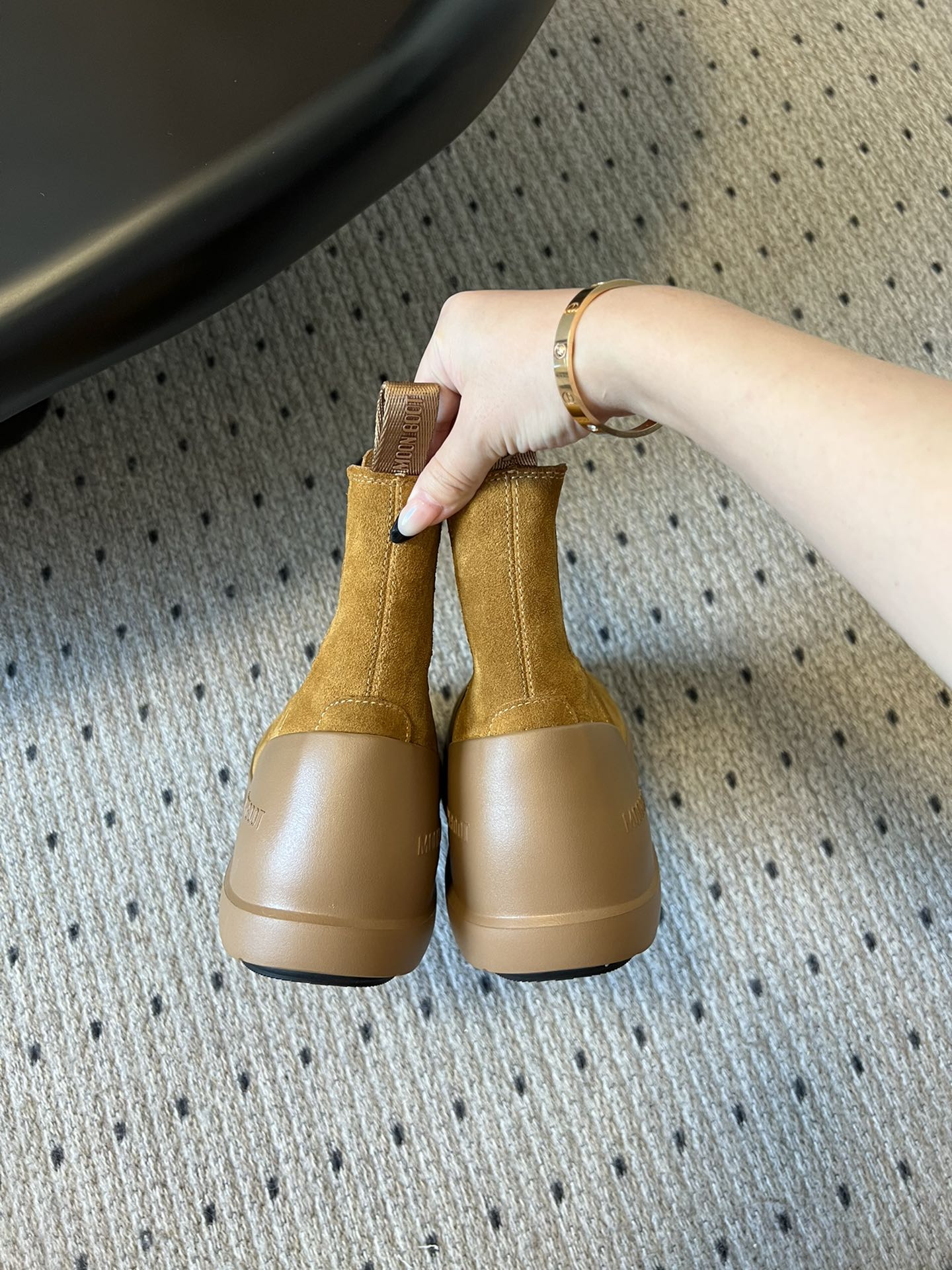 代购级别 MOON BOOT LUNA系列 24秋冬季新款 雪地靴 一双不分左右脚的鞋！超有特点！软软糯