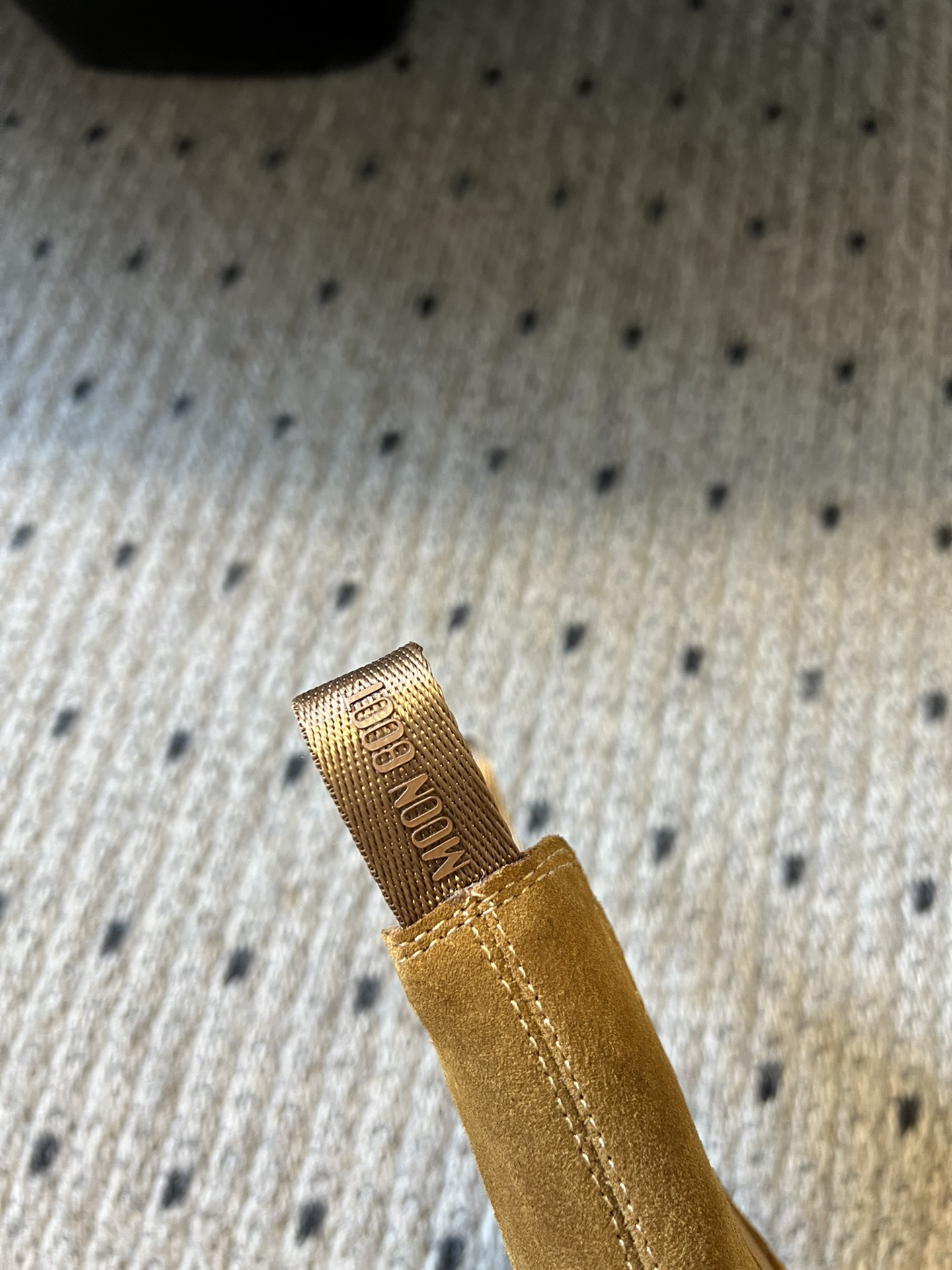 代购级别 MOON BOOT LUNA系列 24秋冬季新款 雪地靴 一双不分左右脚的鞋！超有特点！软软糯