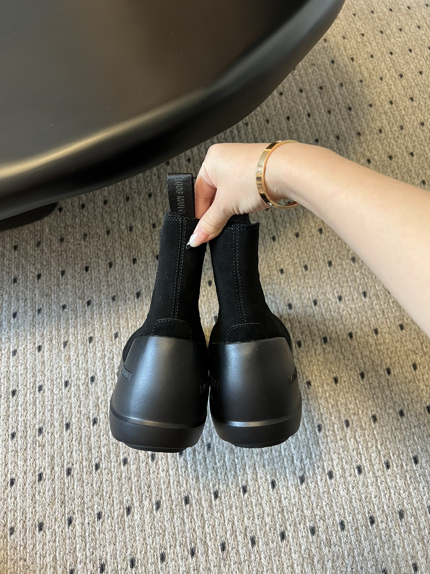 代购级别 MOON BOOT LUNA系列 24秋冬季新款 雪地靴 一双不分左右脚的鞋！超有特点！软软糯