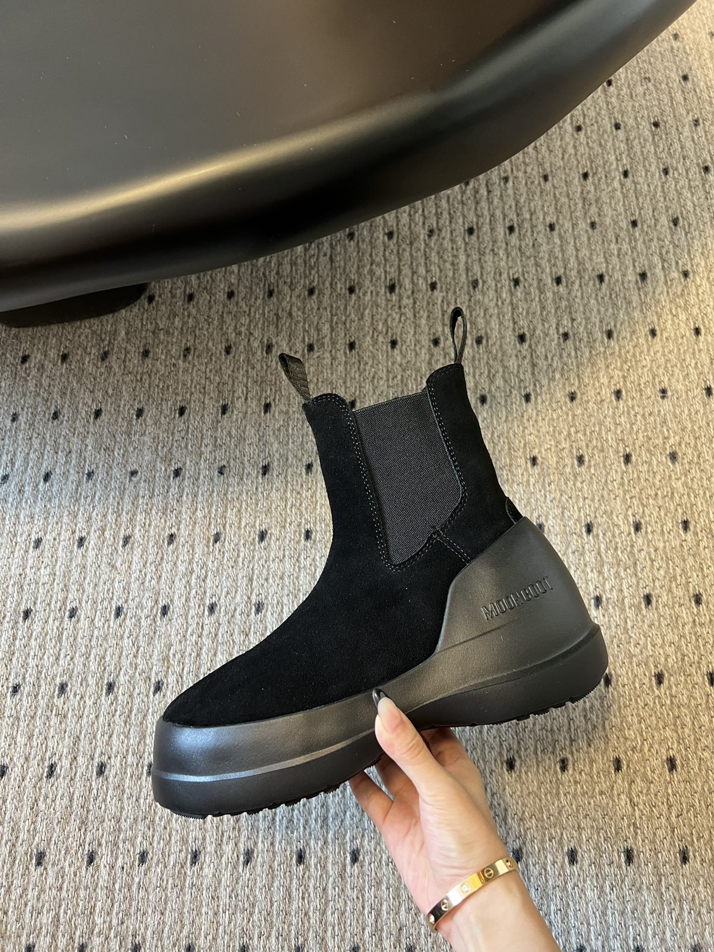 代购级别 MOON BOOT LUNA系列 24秋冬季新款 雪地靴 一双不分左右脚的鞋！超有特点！软软糯