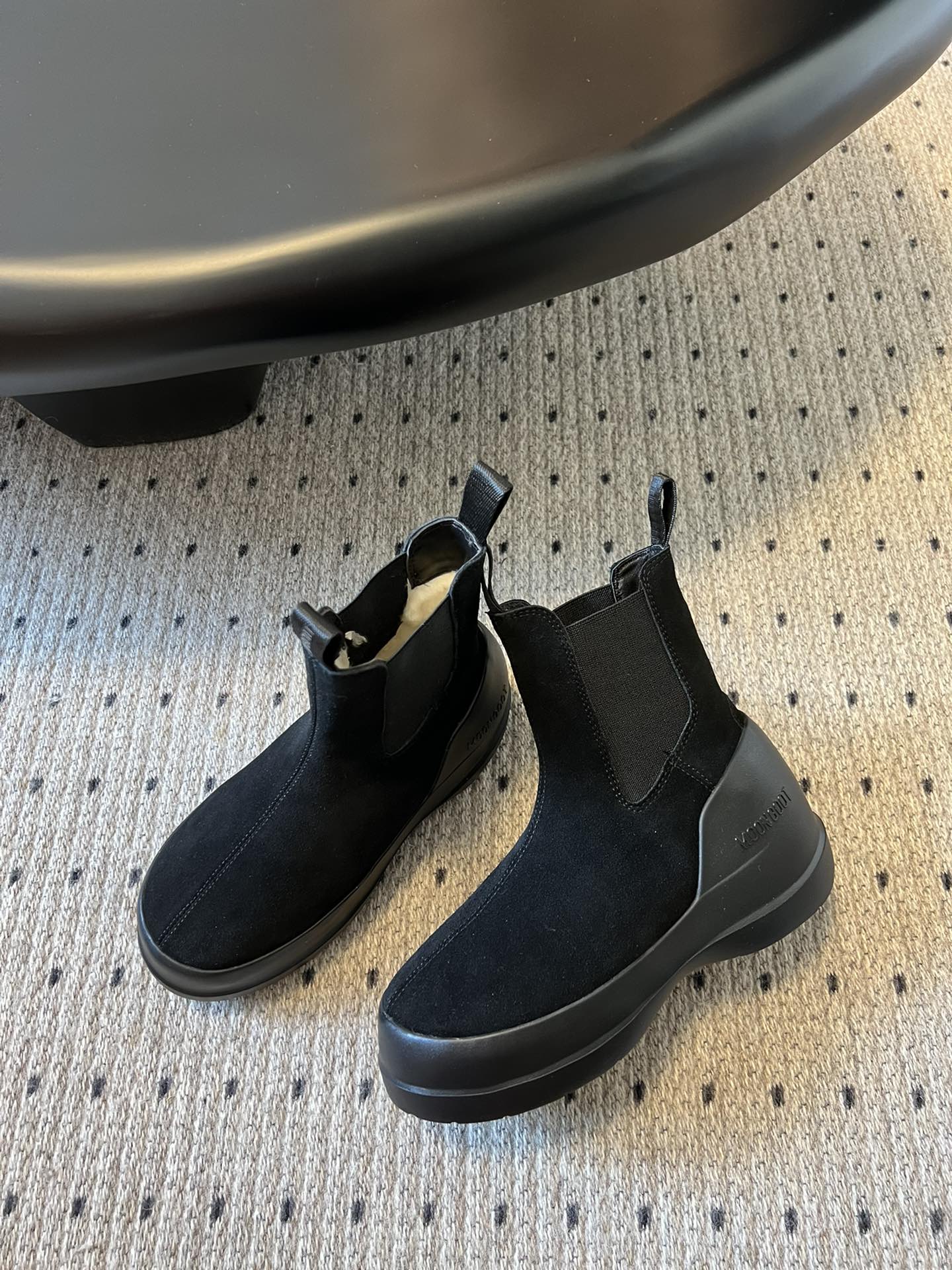 代购级别 MOON BOOT LUNA系列 24秋冬季新款 雪地靴 一双不分左右脚的鞋！超有特点！软软糯