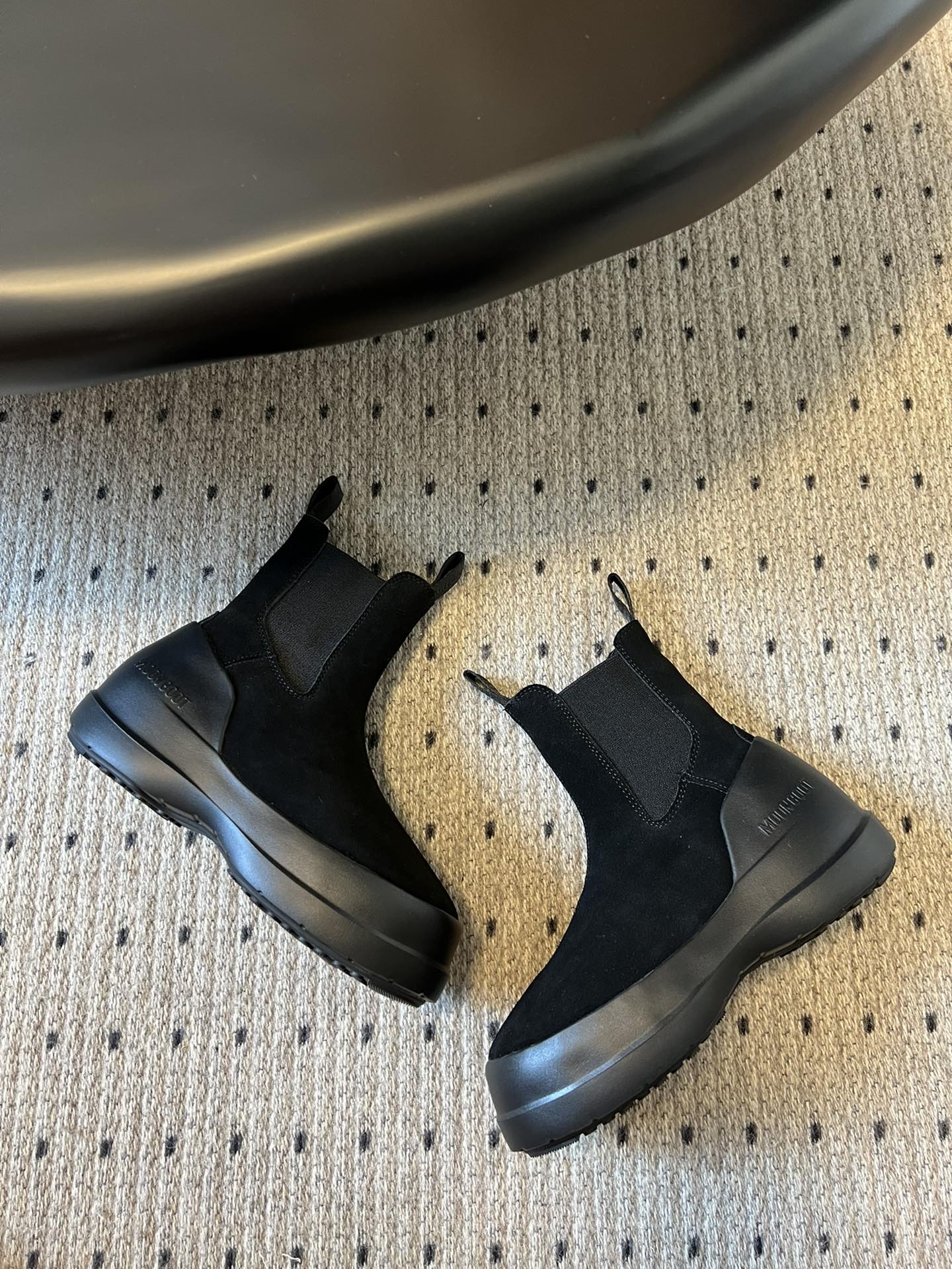 代购级别 MOON BOOT LUNA系列 24秋冬季新款 雪地靴 一双不分左右脚的鞋！超有特点！软软糯