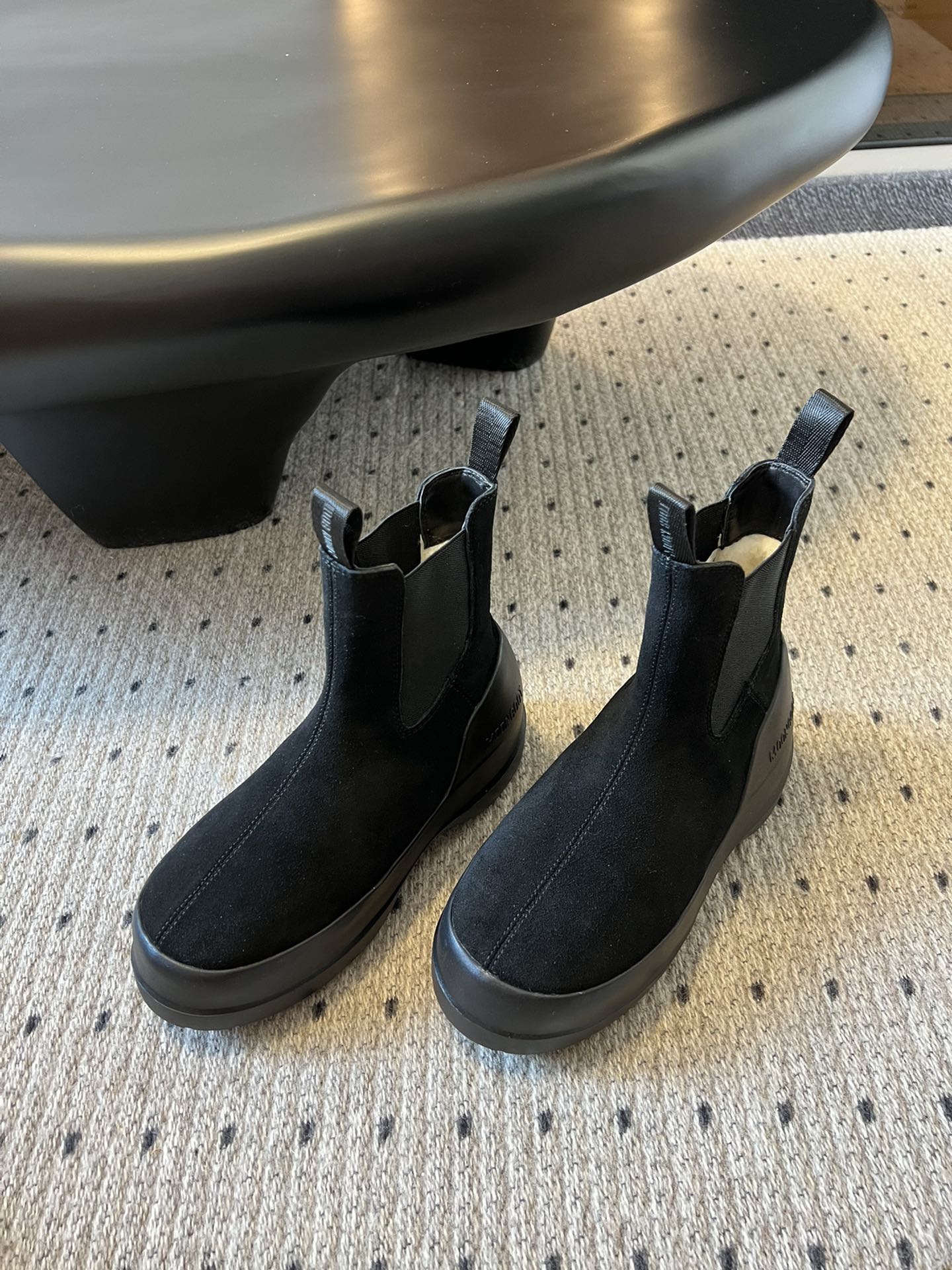 代购级别 MOON BOOT LUNA系列 24秋冬季新款 雪地靴 一双不分左右脚的鞋！超有特点！软软糯