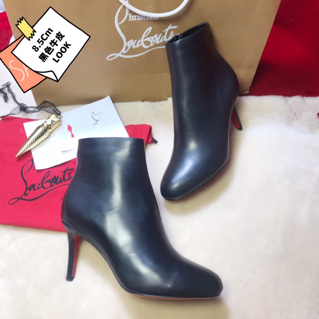 NO:100341,High-end customized autumn and winter boot series!  H8.5Cm, size 35-42. Leather big sole. Private mold trademark zipper, 319-716 black cowhide. Official website synchronization Standard European code Reference:319-716 Color:black/black Material:cowhide Lining:goat leather Heel height:10Cm Sole:leather sole Size:EUR 35-42 (US 4-11):,,christian louboutin,boots,cowhide,Leather soles19860909高端订制秋冬靴系列！ H8.5Cm,尺码35-42码.真皮大底.私模商标拉链,319-716黑牛皮.官网同步 标准欧码 Reference:319-716 Color:black/black Material:cowhide Lining:goat leather Heel heigh:10Cm Sole:leather sole Size:EUR 35－42（US 4一11) :,,christian louboutin,boots,cowhide,Leather soles,Women's Shoes