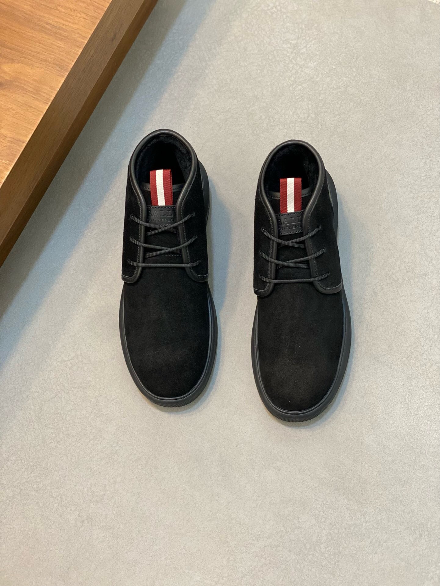 NO:219552,Brand B A L L Y original color matching code number 39-43 standard code Price Material Bally new men's high top classic casual shoes simple atmospheric super high style selection with top layer cowhide with luxurious warm wool smooth lines light and comfortable original wear-resistant rubber outsole, Bally casual shoes, ballly, cowhide19860909品牌B A L L Y 颜色原版配色 码数39-43标准码 价格 材质巴利新款男士 高帮 经典休闲鞋简约大气超高逼格选用头层牛皮搭配搭配奢华保暖羊毛内里流畅线条轻便舒适原版耐磨橡胶大底,巴利 休闲鞋,bally,cowhide,Men's shoes