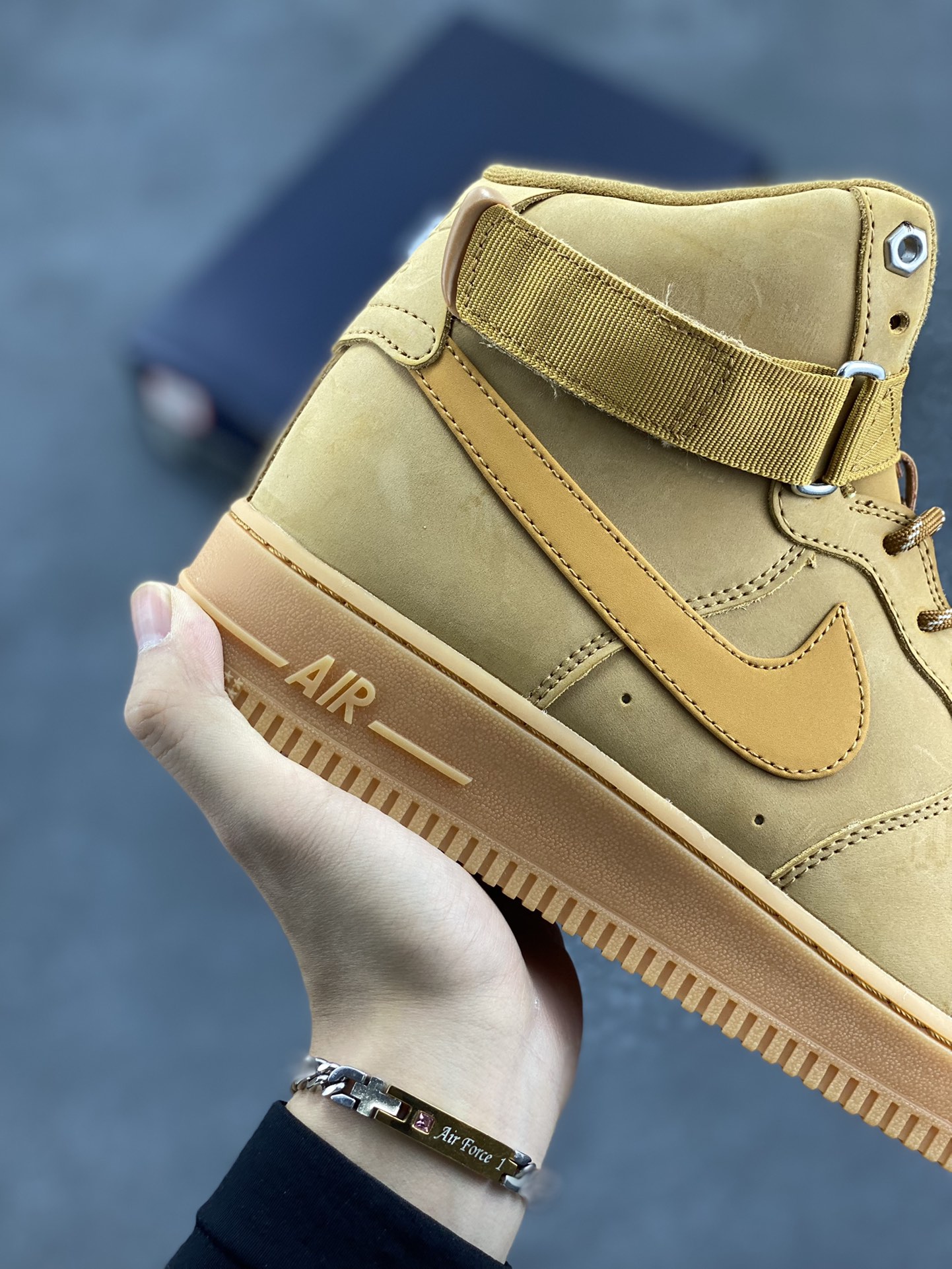 图片[6]-福利特价 Nike Air Force 1\’07 高帮小麦 空军一号休闲运动板鞋 原楦头原纸板 打造纯正空军版型#专注外贸渠道 全掌内置蜂窝气垫 #原盒配件 原厂中底钢印、拉帮完美 货号：DJ9178-200 尺码：36 36.5 37.5 38 38.5 39 40 40.5 41 42 42.5 43 44 44.5 45-选品中心