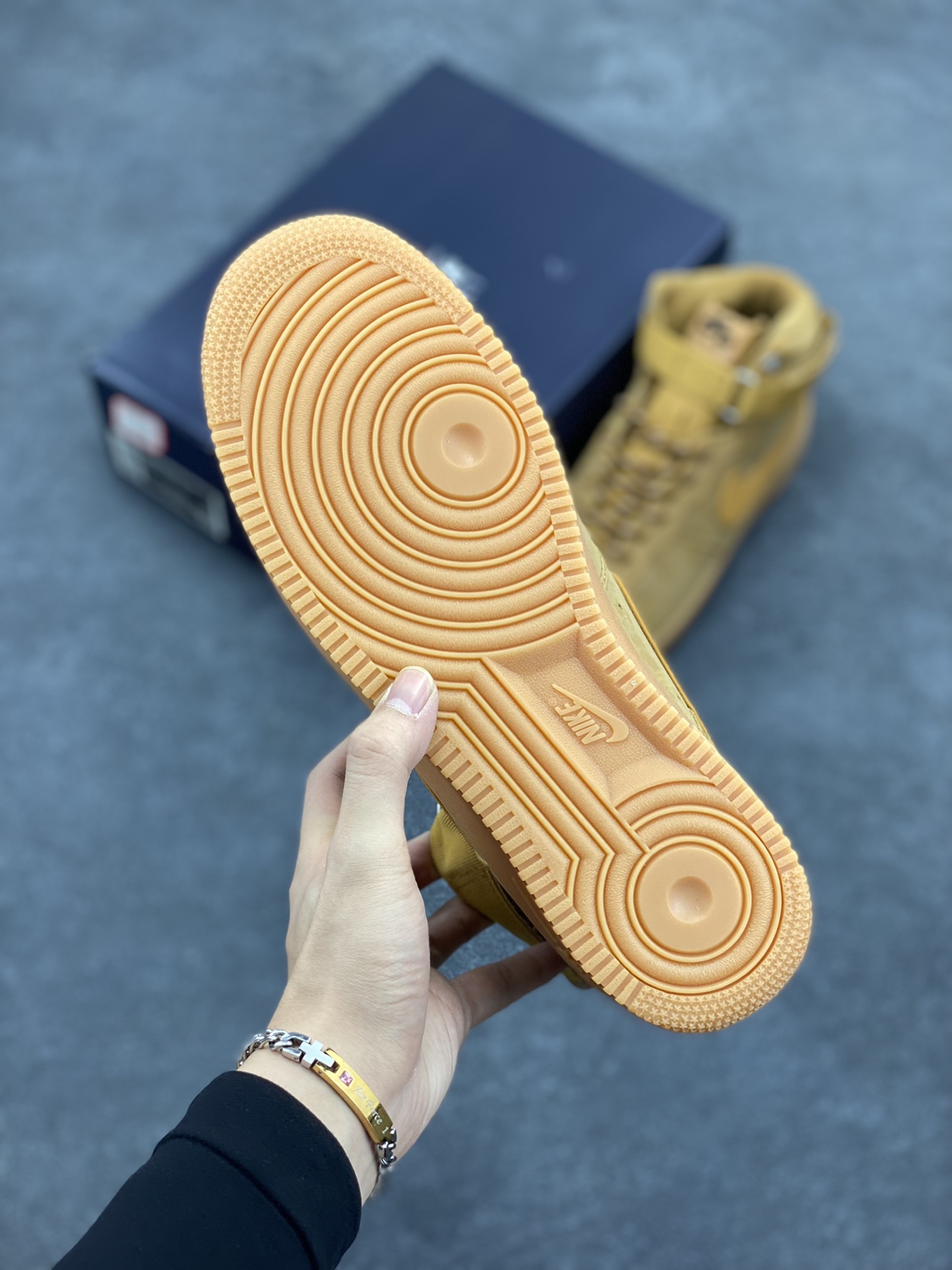 图片[5]-福利特价 Nike Air Force 1\’07 高帮小麦 空军一号休闲运动板鞋 原楦头原纸板 打造纯正空军版型#专注外贸渠道 全掌内置蜂窝气垫 #原盒配件 原厂中底钢印、拉帮完美 货号：DJ9178-200 尺码：36 36.5 37.5 38 38.5 39 40 40.5 41 42 42.5 43 44 44.5 45-选品中心