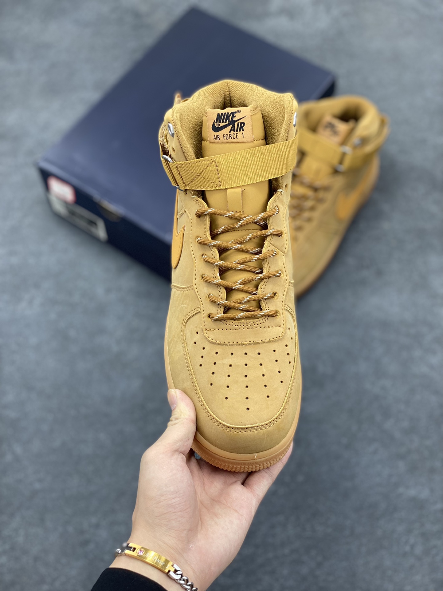 图片[2]-福利特价 Nike Air Force 1\’07 高帮小麦 空军一号休闲运动板鞋 原楦头原纸板 打造纯正空军版型#专注外贸渠道 全掌内置蜂窝气垫 #原盒配件 原厂中底钢印、拉帮完美 货号：DJ9178-200 尺码：36 36.5 37.5 38 38.5 39 40 40.5 41 42 42.5 43 44 44.5 45-选品中心