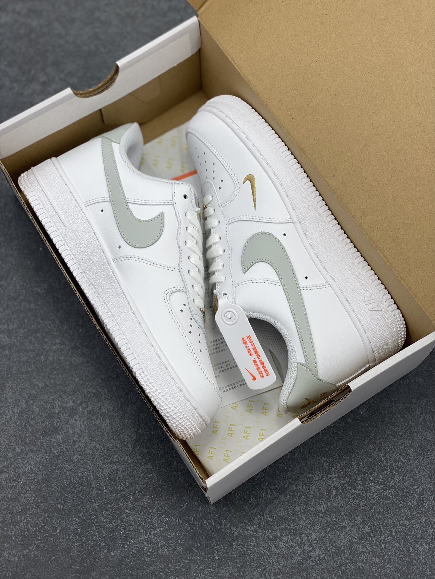 图片[9]-Nike Air Force 1 Low 灰绿小双勾 空军一号低帮运动休闲板鞋 原楦头原纸板 打造纯正空军版型#专注外贸渠道 全掌内置蜂窝气垫 #原盒配件 原厂中底钢印、拉帮完美 货号：CZ0270-106 尺码：36 36.5 37.5 38 38.5 39 40 40.5 41 42 42.5 43 44 44.5 45-选品中心