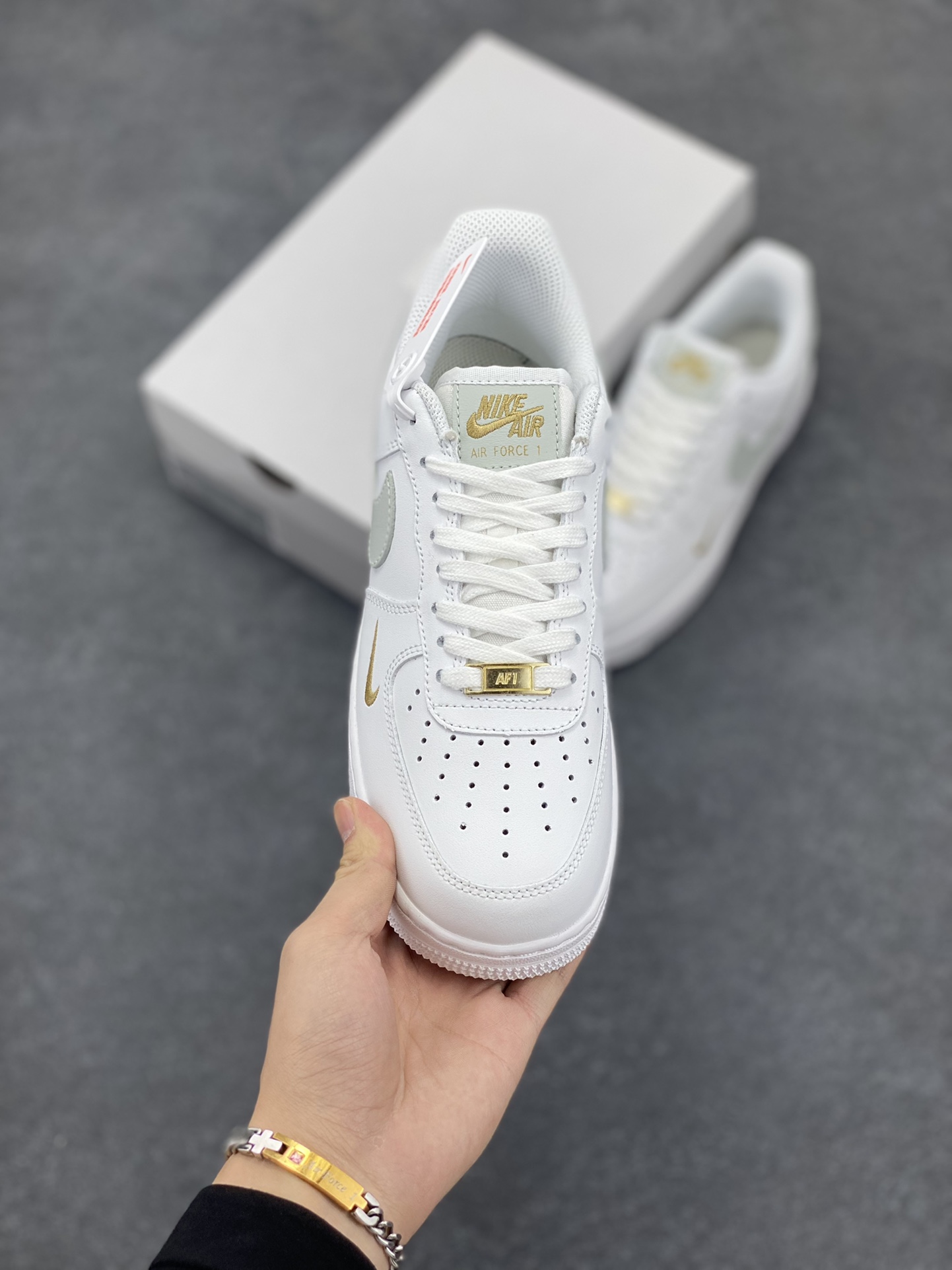 图片[2]-Nike Air Force 1 Low 灰绿小双勾 空军一号低帮运动休闲板鞋 原楦头原纸板 打造纯正空军版型#专注外贸渠道 全掌内置蜂窝气垫 #原盒配件 原厂中底钢印、拉帮完美 货号：CZ0270-106 尺码：36 36.5 37.5 38 38.5 39 40 40.5 41 42 42.5 43 44 44.5 45-选品中心