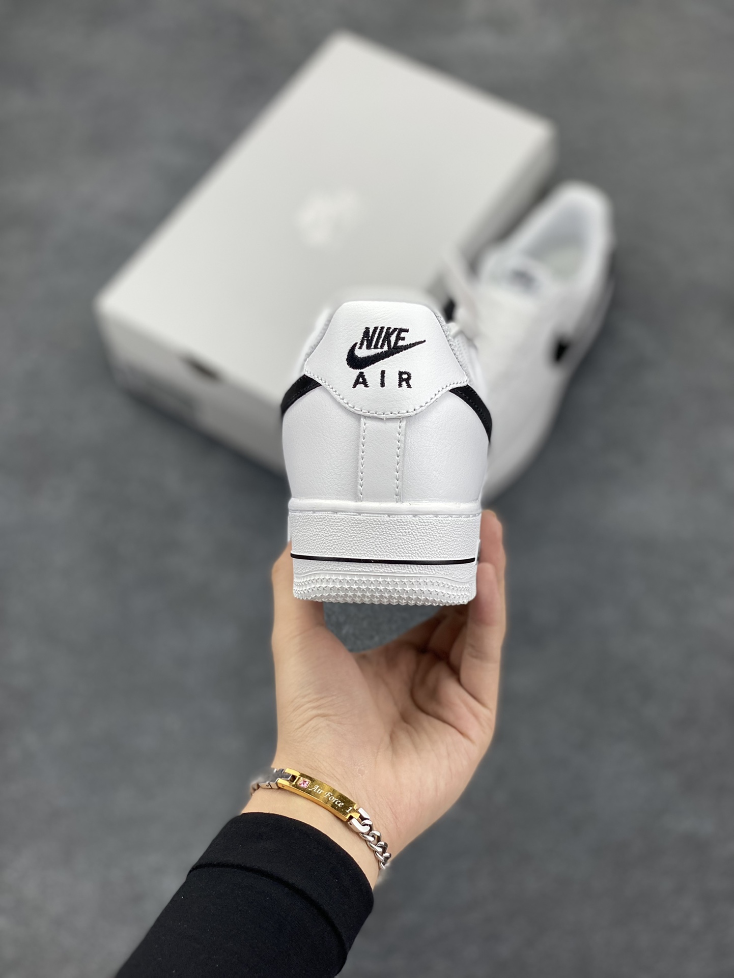 图片[4]-Nike Air Force 1 Low 小权志龙白黑 空军一号低帮运动休闲板鞋 原楦头原纸板 打造纯正空军版型#专注外贸渠道 全掌内置蜂窝气垫 #原盒配件 原厂中底钢印、拉帮完美 货号：CJ0952-100 尺码：36 36.5 37.5 38 38.5 39 40 40.5 41 42 42.5 43 44 44.5 45-选品中心