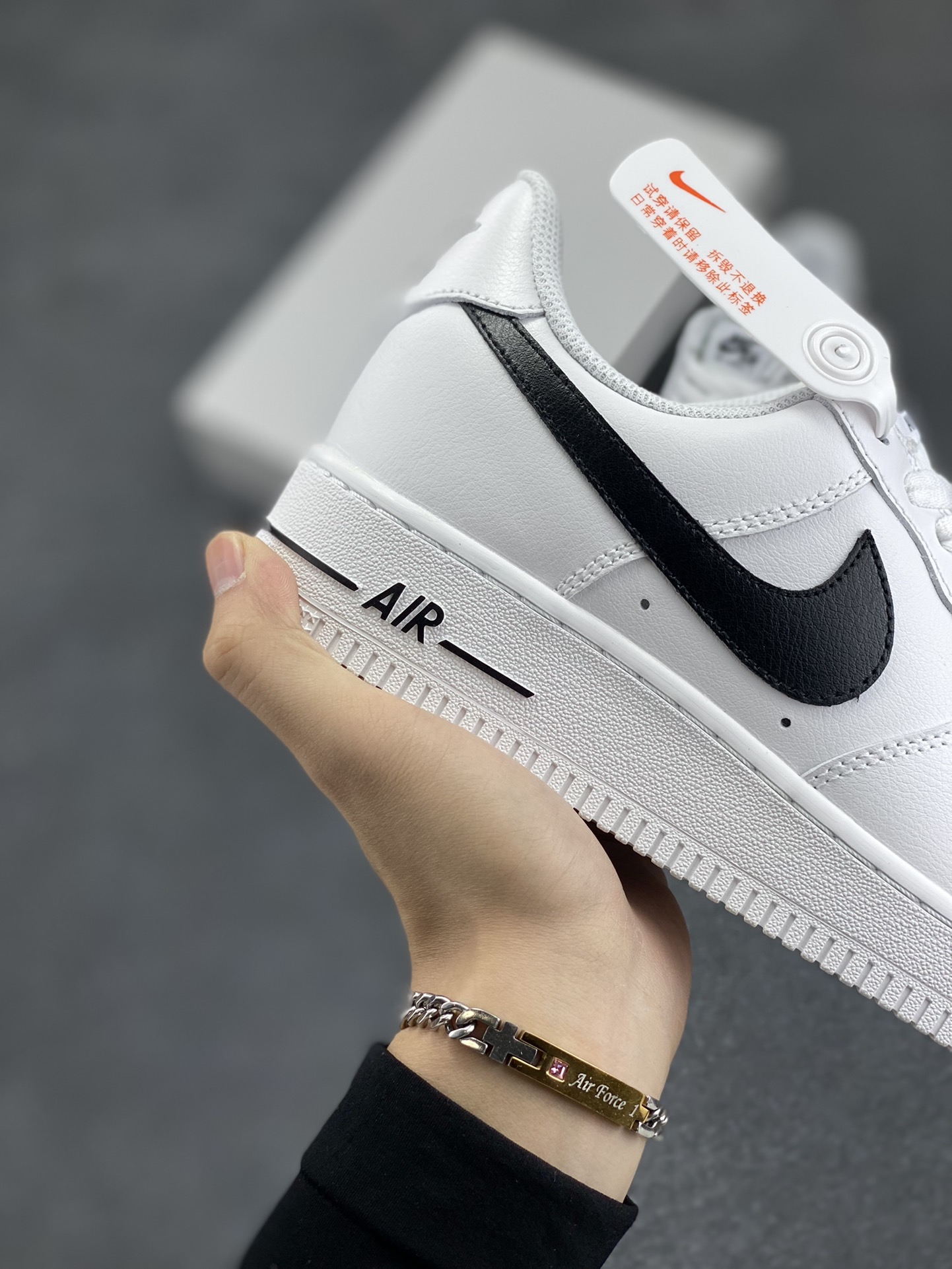 图片[6]-Nike Air Force 1 Low 小权志龙白黑 空军一号低帮运动休闲板鞋 原楦头原纸板 打造纯正空军版型#专注外贸渠道 全掌内置蜂窝气垫 #原盒配件 原厂中底钢印、拉帮完美 货号：CJ0952-100 尺码：36 36.5 37.5 38 38.5 39 40 40.5 41 42 42.5 43 44 44.5 45-选品中心