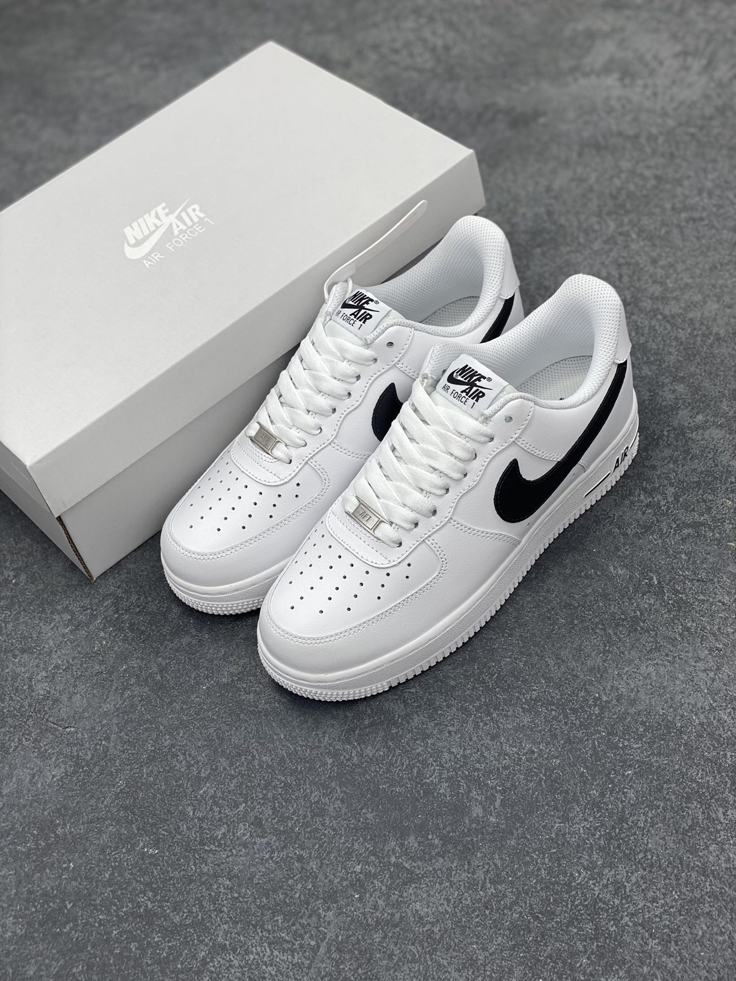 图片[8]-Nike Air Force 1 Low 小权志龙白黑 空军一号低帮运动休闲板鞋 原楦头原纸板 打造纯正空军版型#专注外贸渠道 全掌内置蜂窝气垫 #原盒配件 原厂中底钢印、拉帮完美 货号：CJ0952-100 尺码：36 36.5 37.5 38 38.5 39 40 40.5 41 42 42.5 43 44 44.5 45-选品中心