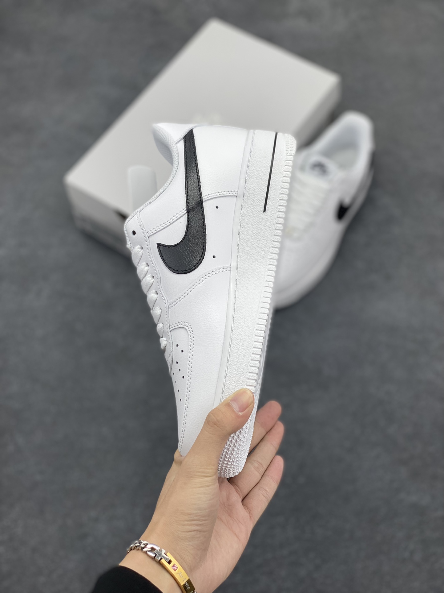 图片[3]-Nike Air Force 1 Low 小权志龙白黑 空军一号低帮运动休闲板鞋 原楦头原纸板 打造纯正空军版型#专注外贸渠道 全掌内置蜂窝气垫 #原盒配件 原厂中底钢印、拉帮完美 货号：CJ0952-100 尺码：36 36.5 37.5 38 38.5 39 40 40.5 41 42 42.5 43 44 44.5 45-选品中心