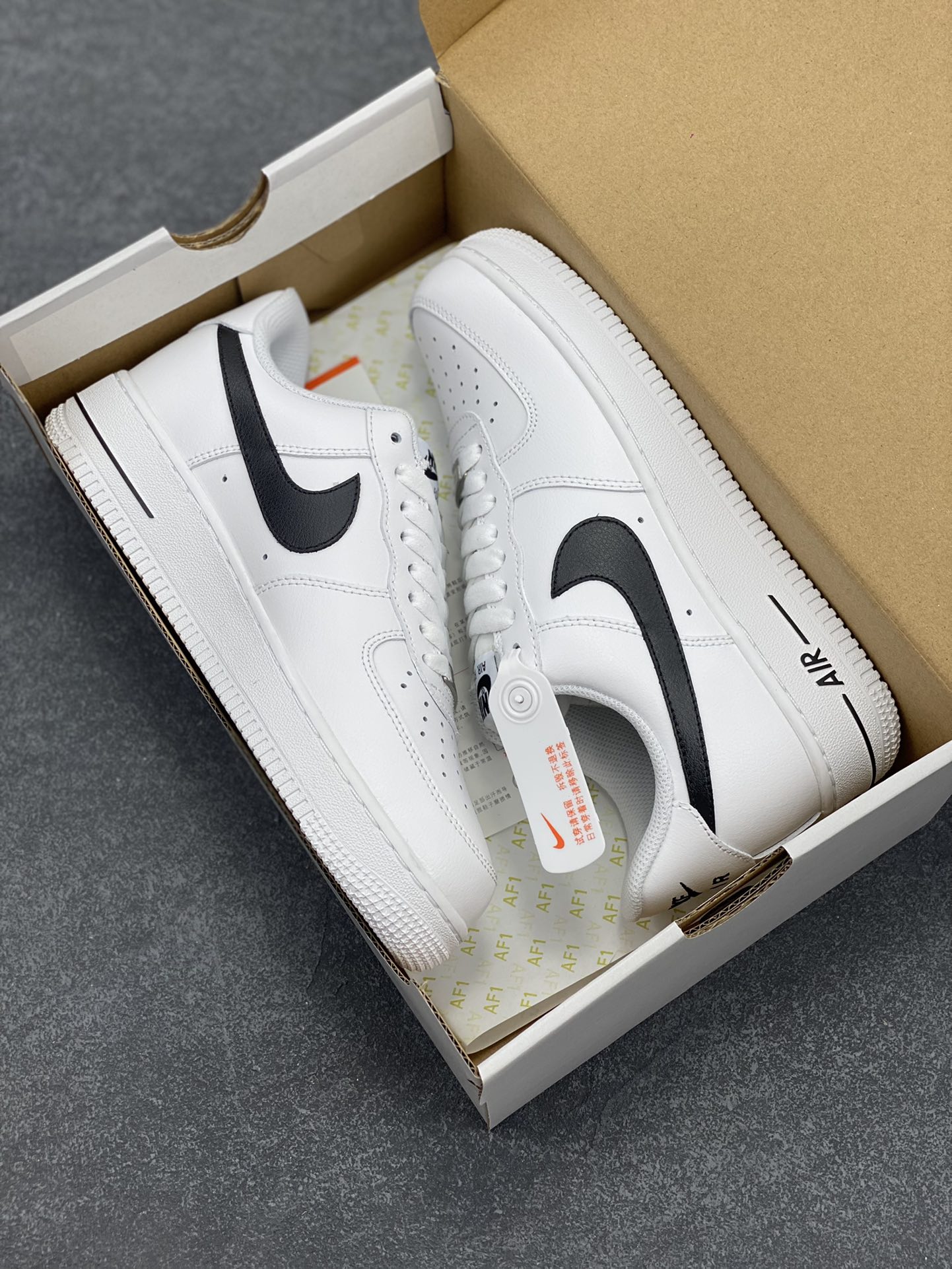 图片[9]-Nike Air Force 1 Low 小权志龙白黑 空军一号低帮运动休闲板鞋 原楦头原纸板 打造纯正空军版型#专注外贸渠道 全掌内置蜂窝气垫 #原盒配件 原厂中底钢印、拉帮完美 货号：CJ0952-100 尺码：36 36.5 37.5 38 38.5 39 40 40.5 41 42 42.5 43 44 44.5 45-选品中心